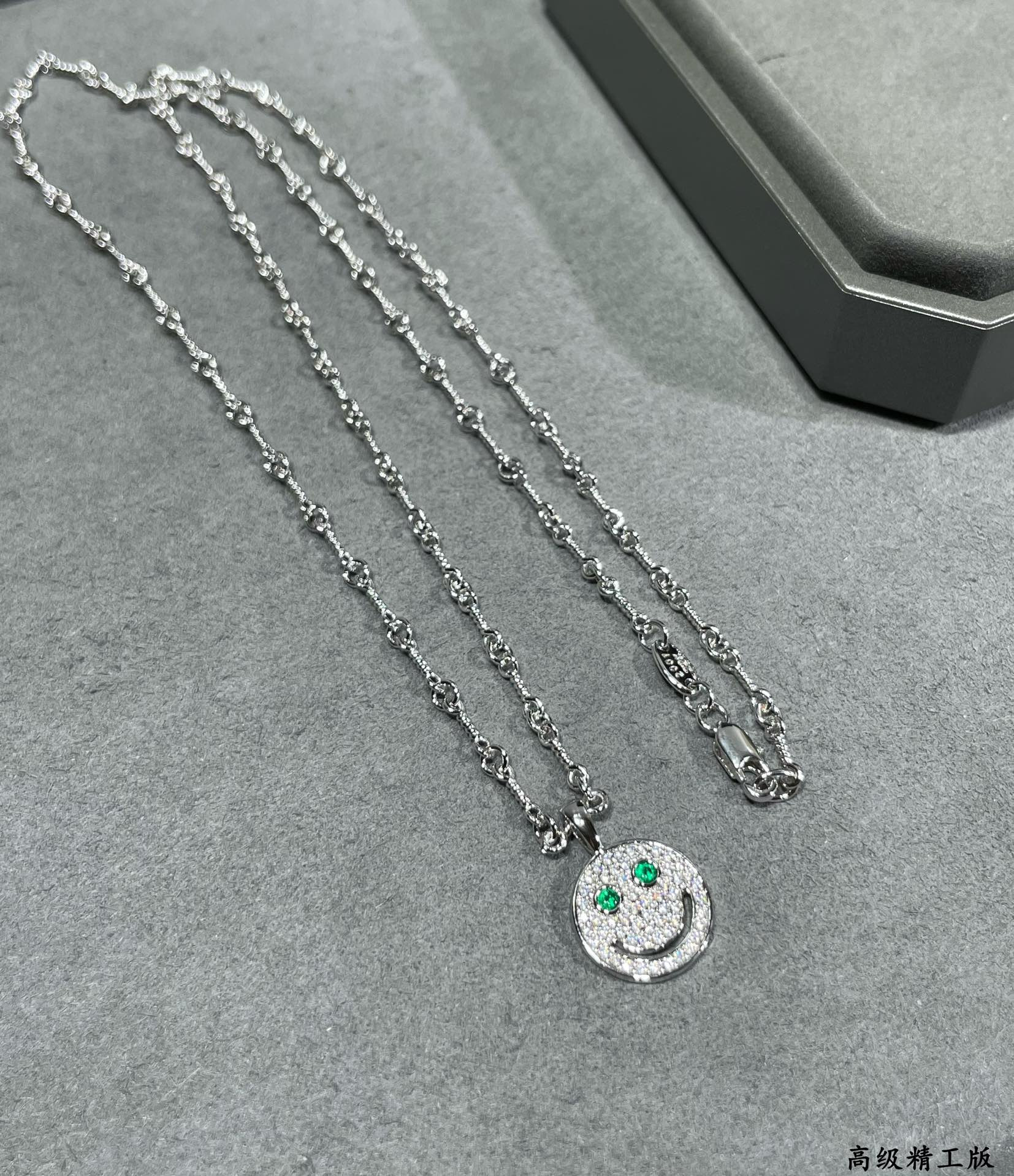 ch*0me he**ts round smiley Fa*e necklace
