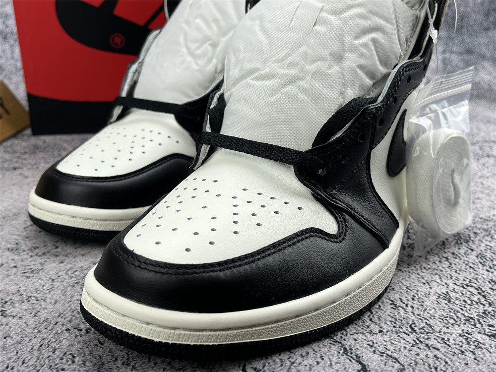 UA AIR JORDAN 1 RETRO HIGH OG