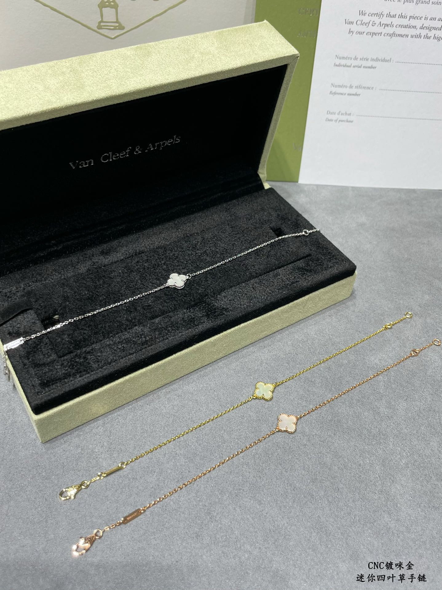 v*n cl**f & arpels mini preM1vm white fritillary four-leaf clover bracelet