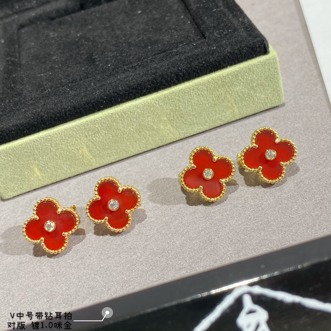 V*n Cl**f & Arpels Four-leaf clover with D1am0nd Earrings