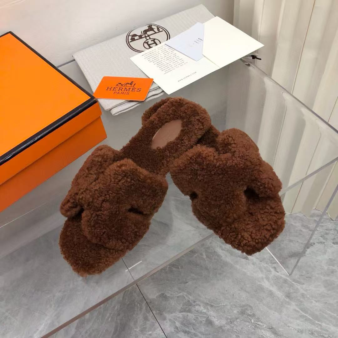 UA H**me5 Oran sandal