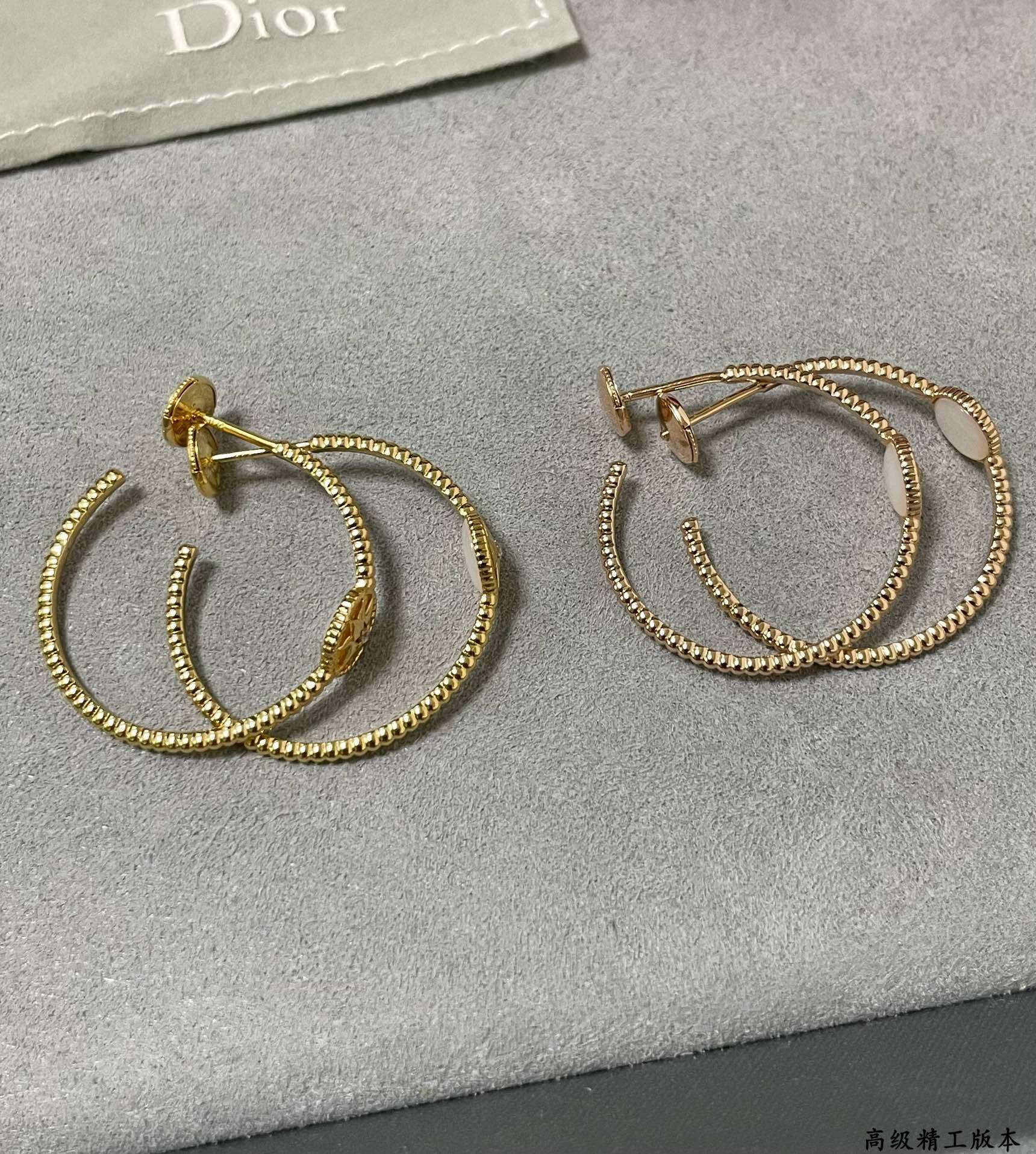 D10r Rose des Vents Earring