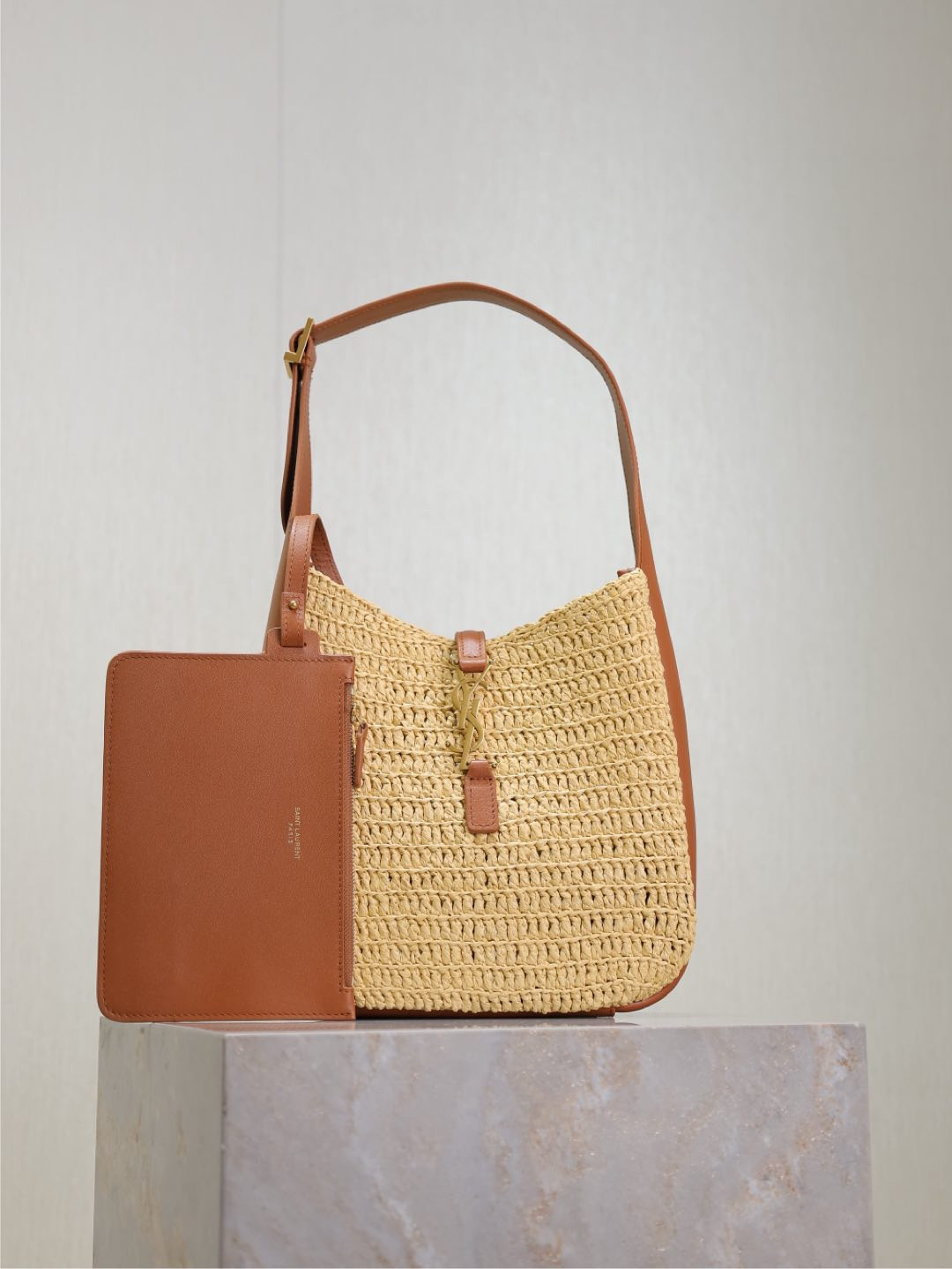 Y51 LE 5 À 7 S*pple Small in Raffia and leather 22 X 22 X 7-9 CM