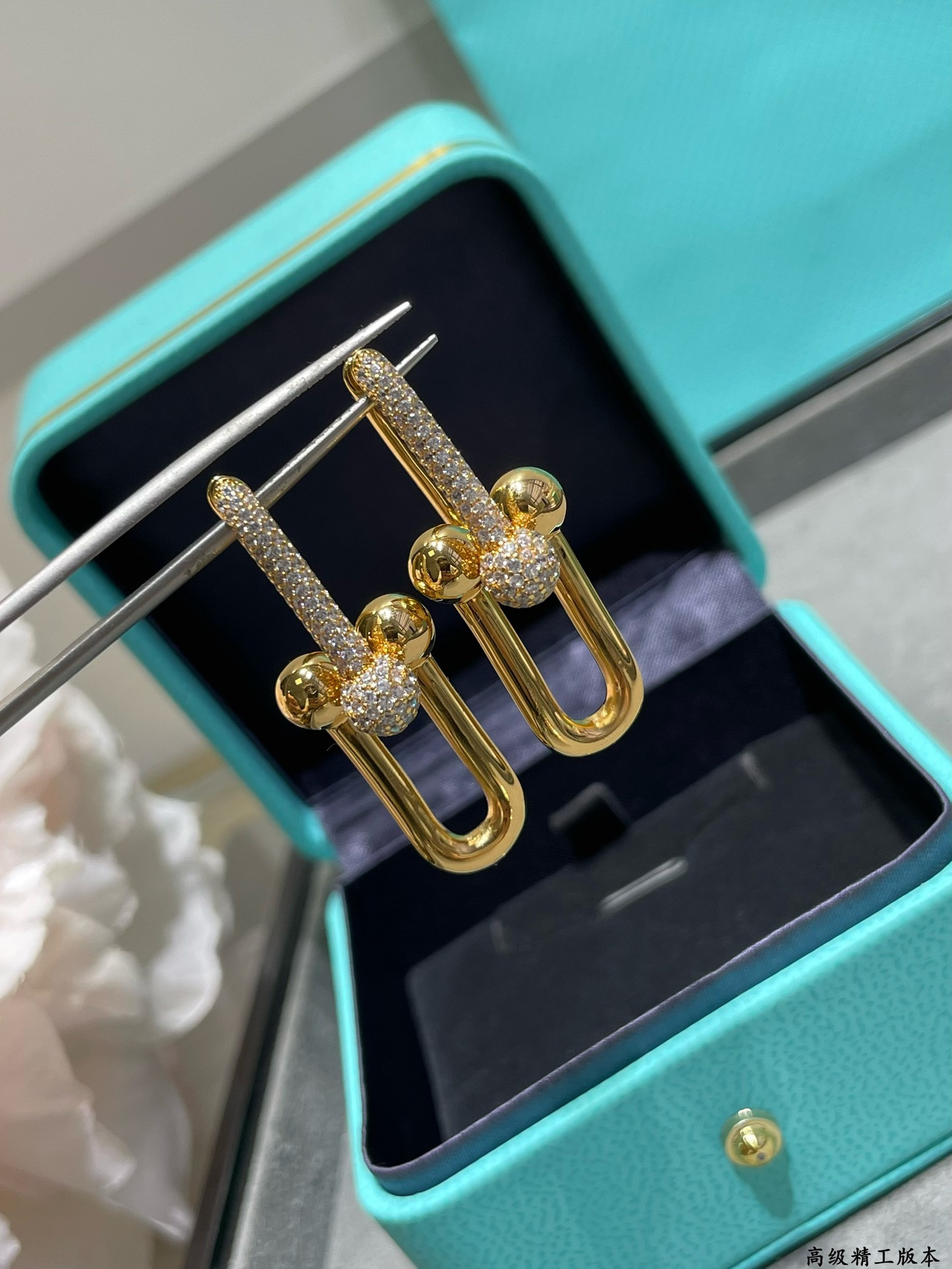 t*f*ny & co. stirrup with D1am0nd double hoop earrings