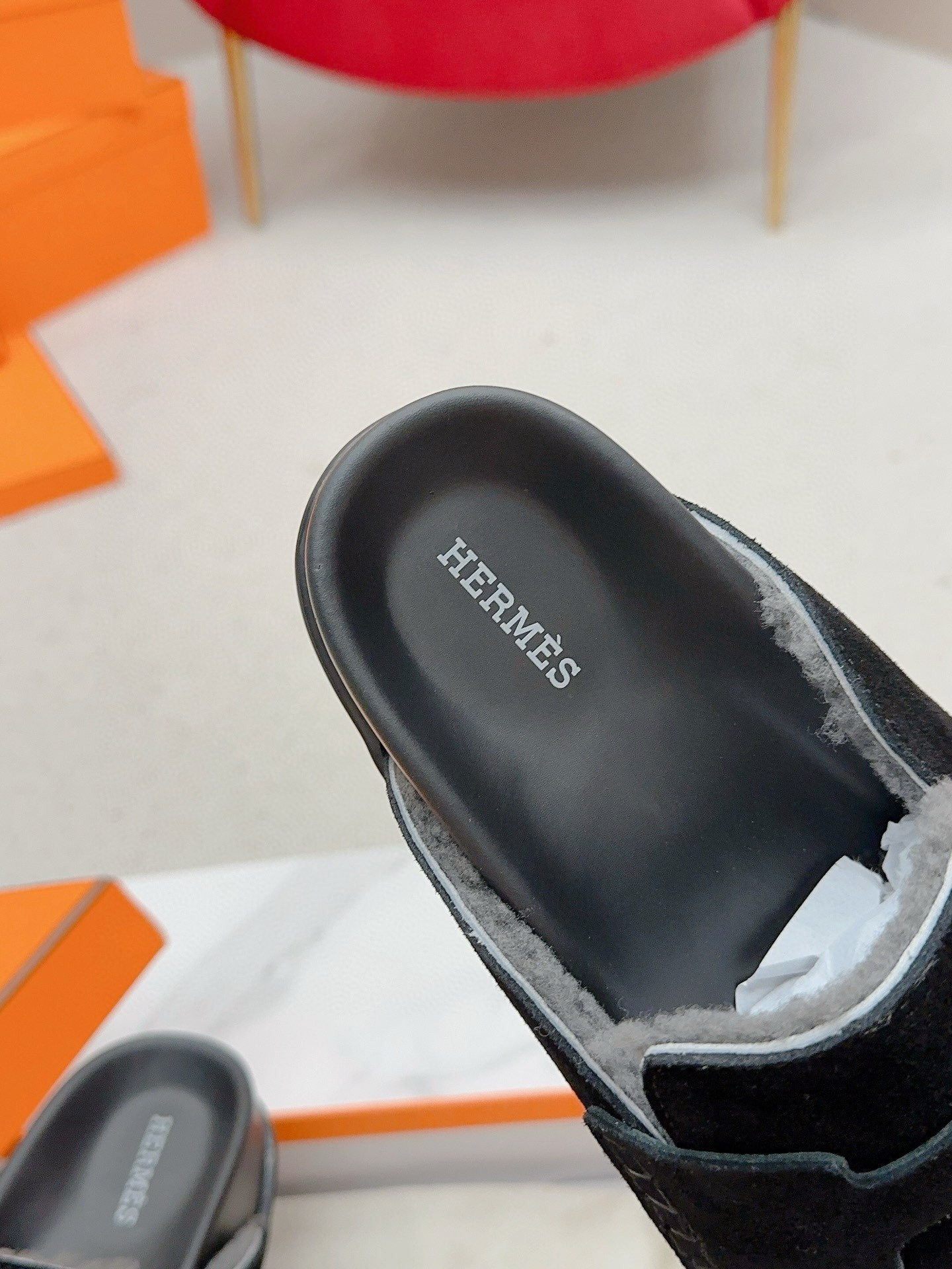 UA H**me5 Chypre sandal