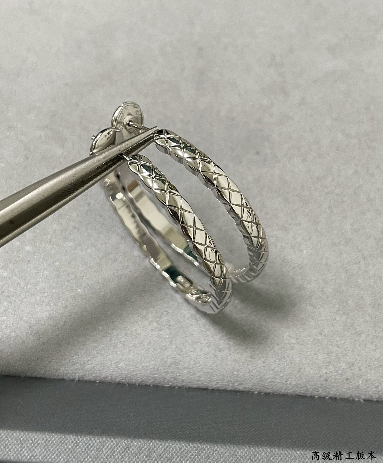 ch**el large D1am0nd-shaped polished surfa*e earrings