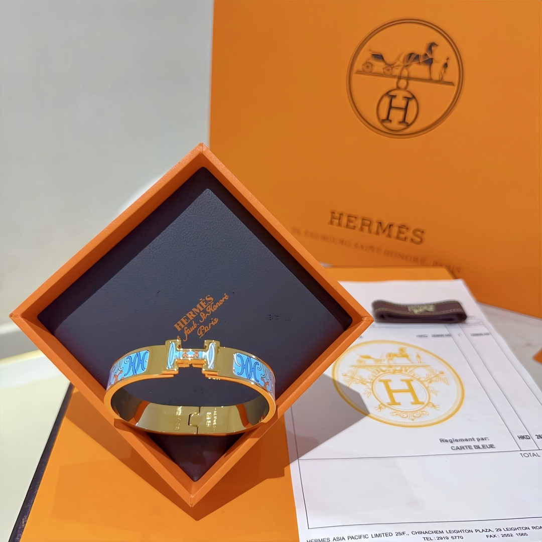 H**me5 enamel bracelet