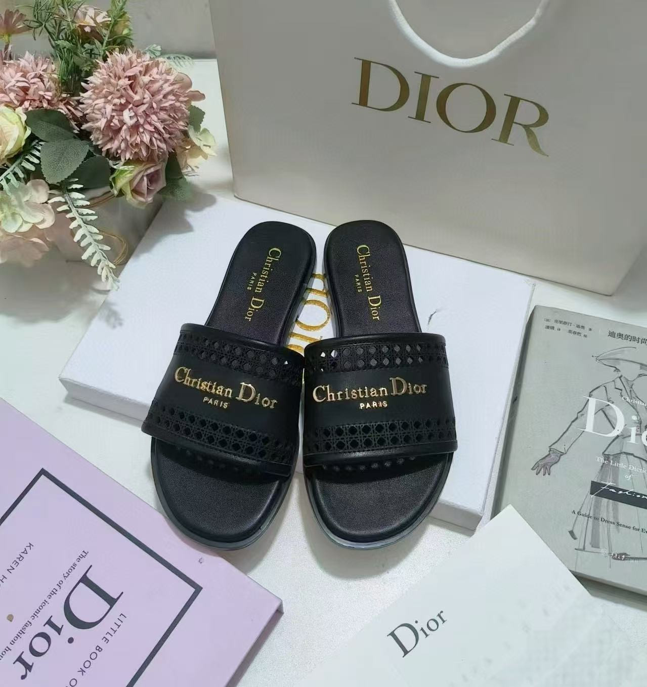 UA D10r D-Lane Slide Black Calfskin with Openwork Microcannage Motif