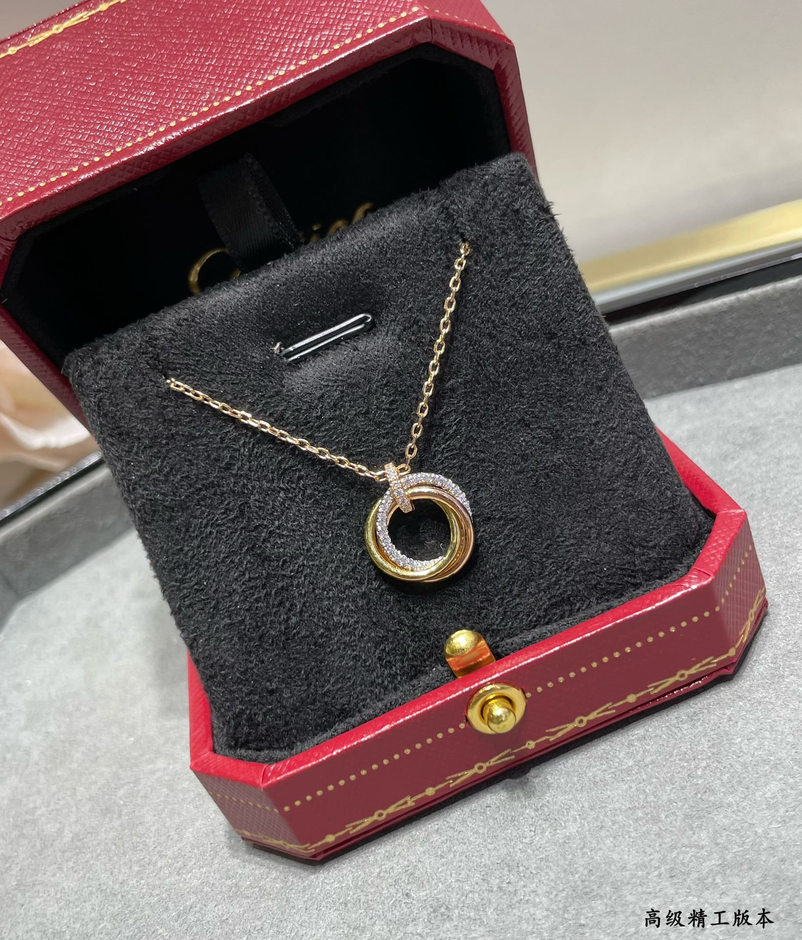 Ca*t1er Small size triple-ring D1am0nd Necklace