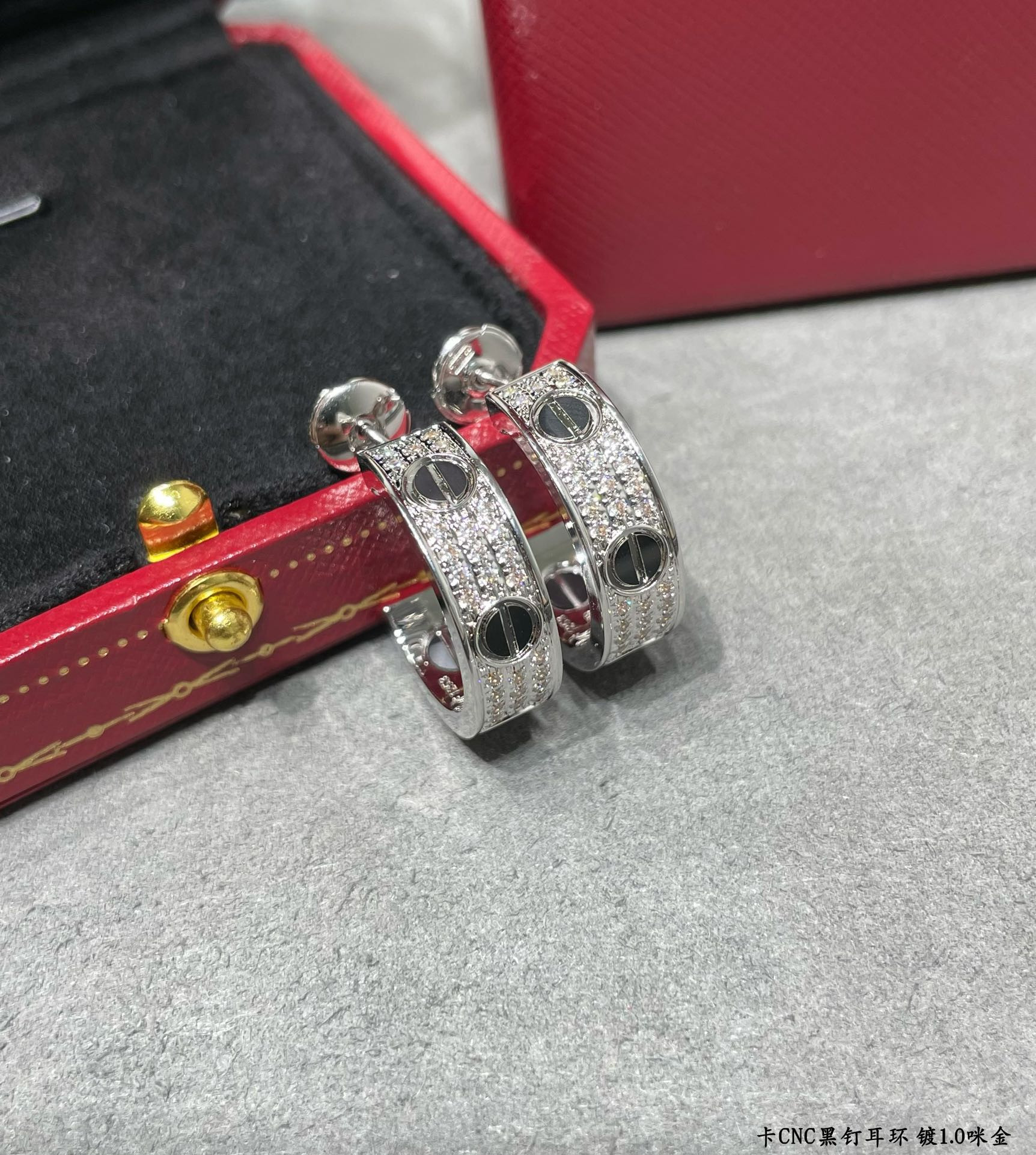 Ca*t1er black studded star earrings