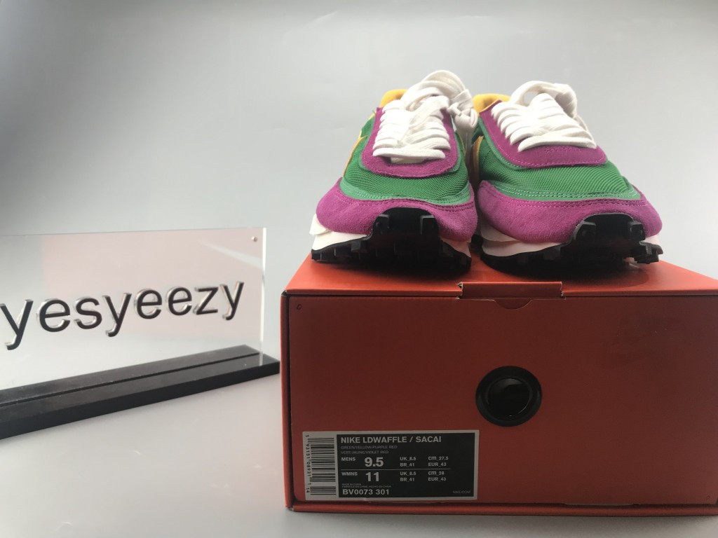 UA NIKE LDWAFFLE/SACAI GREEN PURPLE