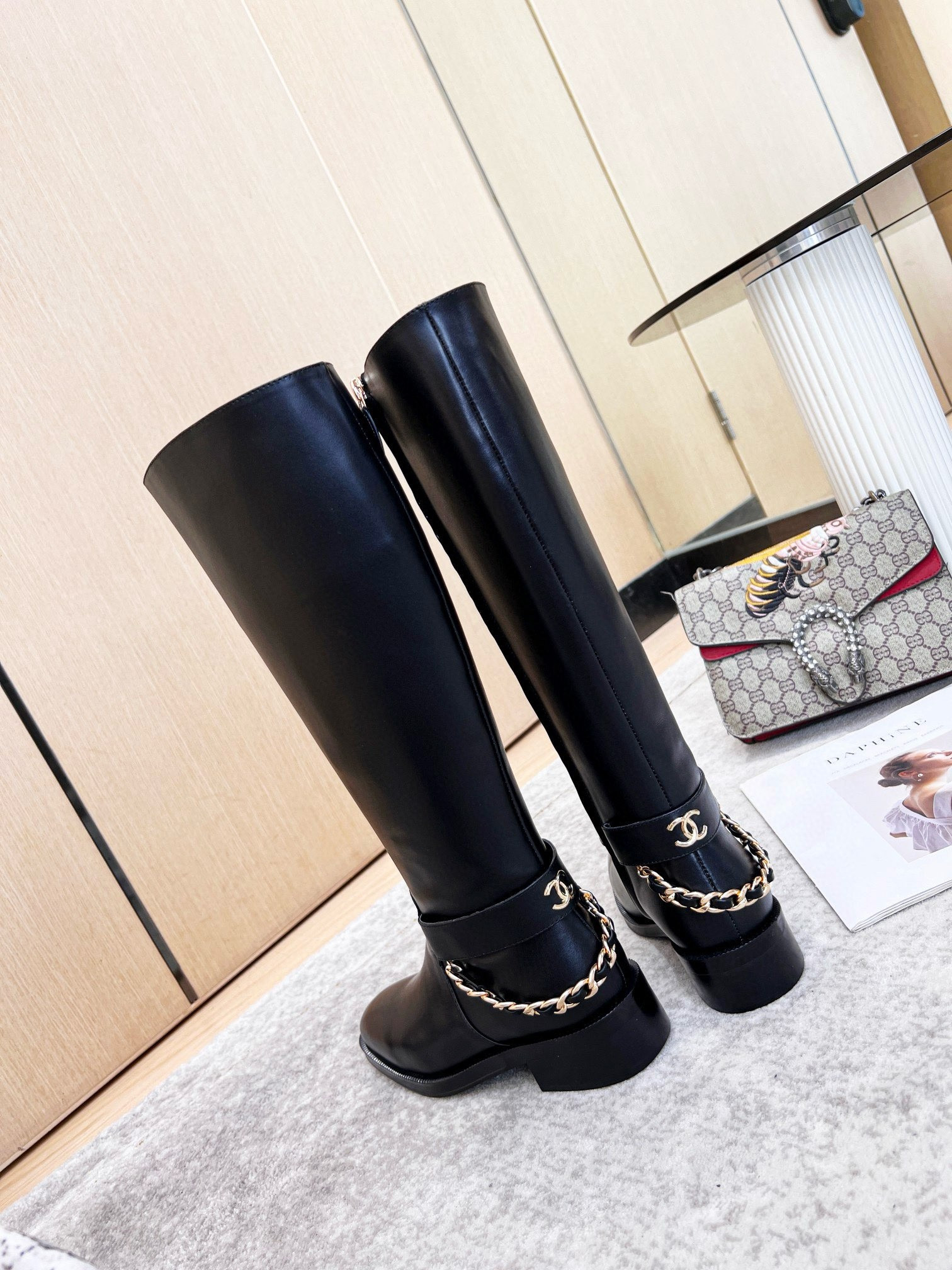 ua Ch**el boots