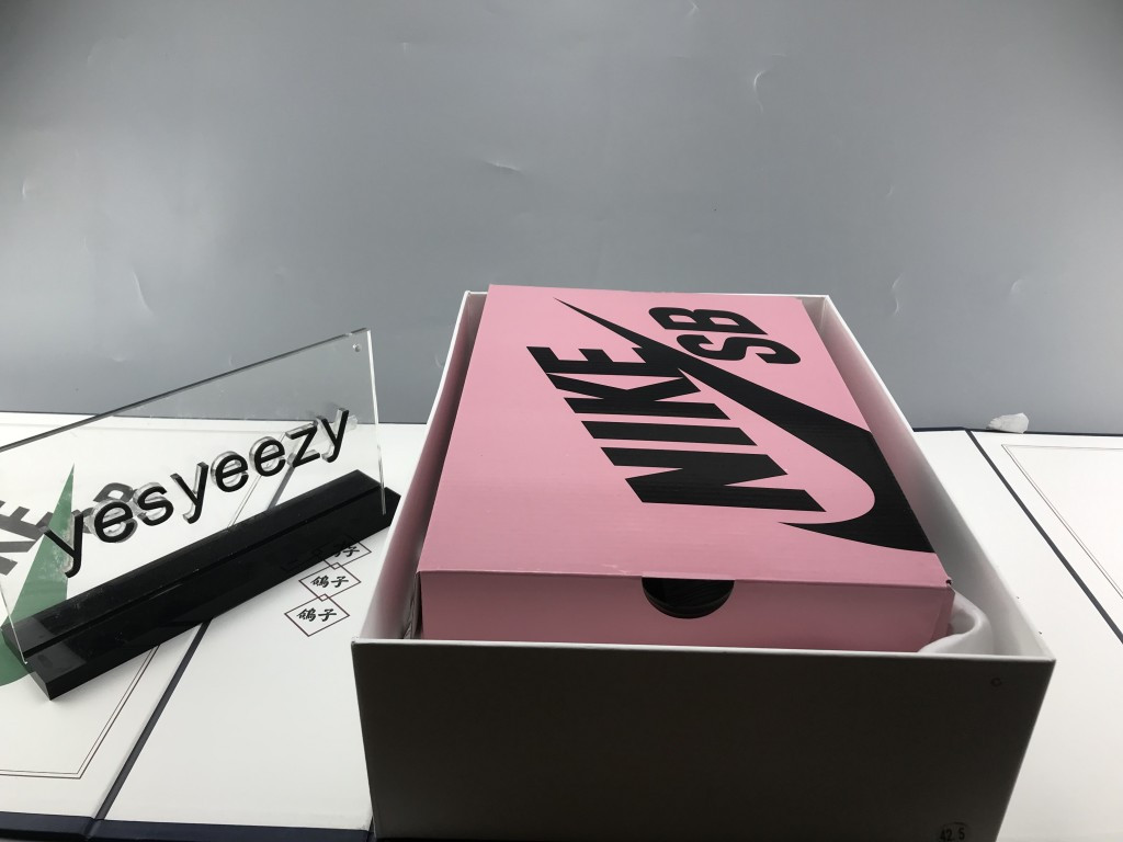UA NIKE SB DUNK LOW PRO OG "PANDA PIGEON"