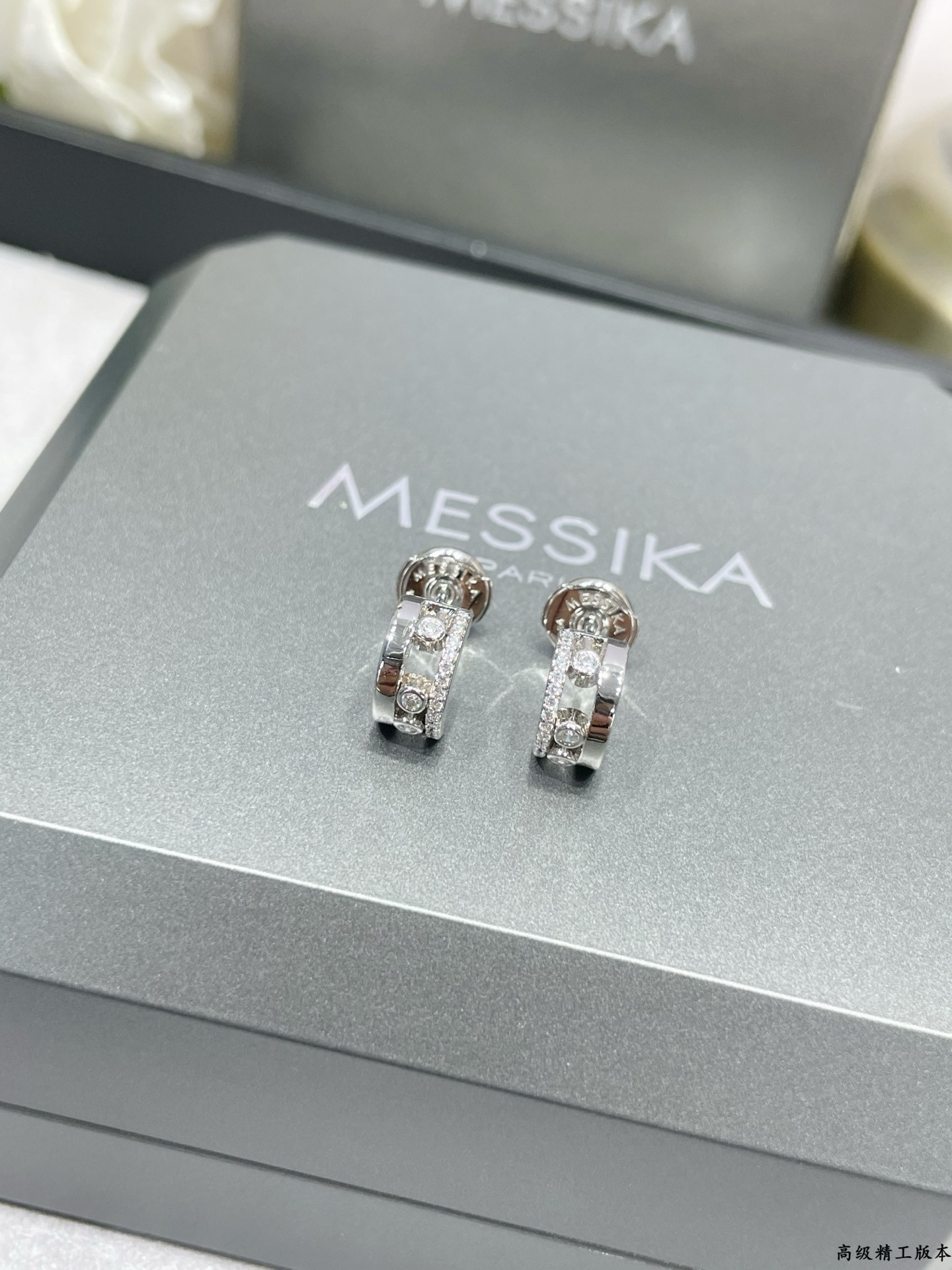 Mes1kaa small half-d1am0nd stud earrings