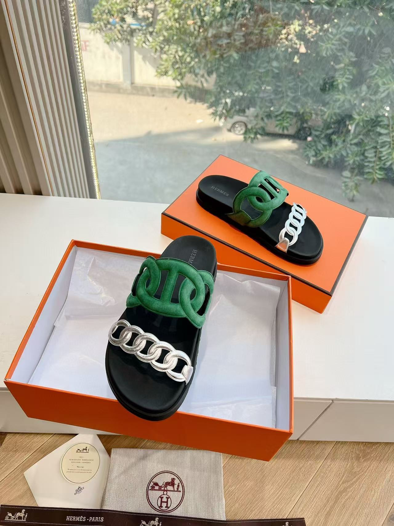UA H**me5 Extra sandal