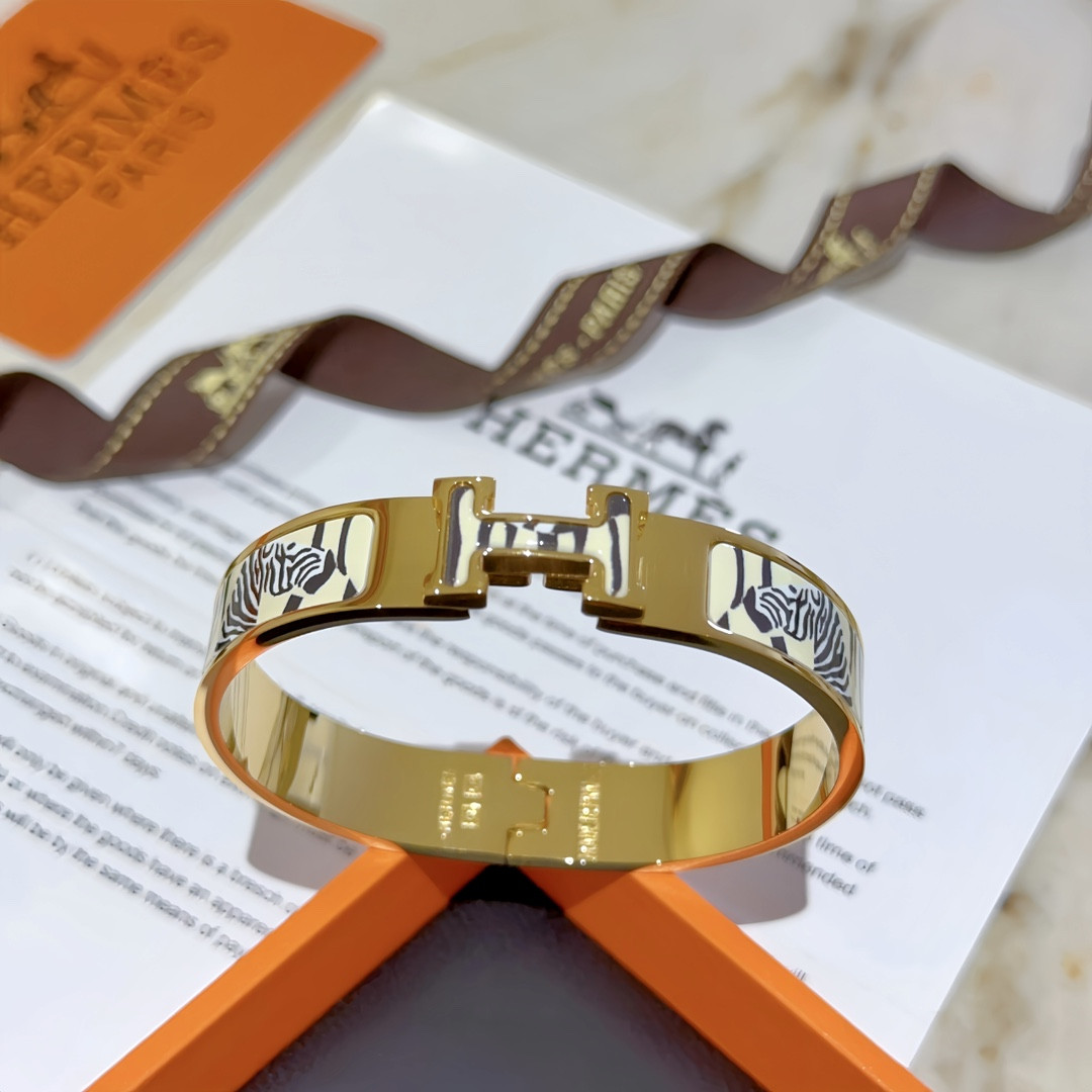 H**me5 enamel bracelet