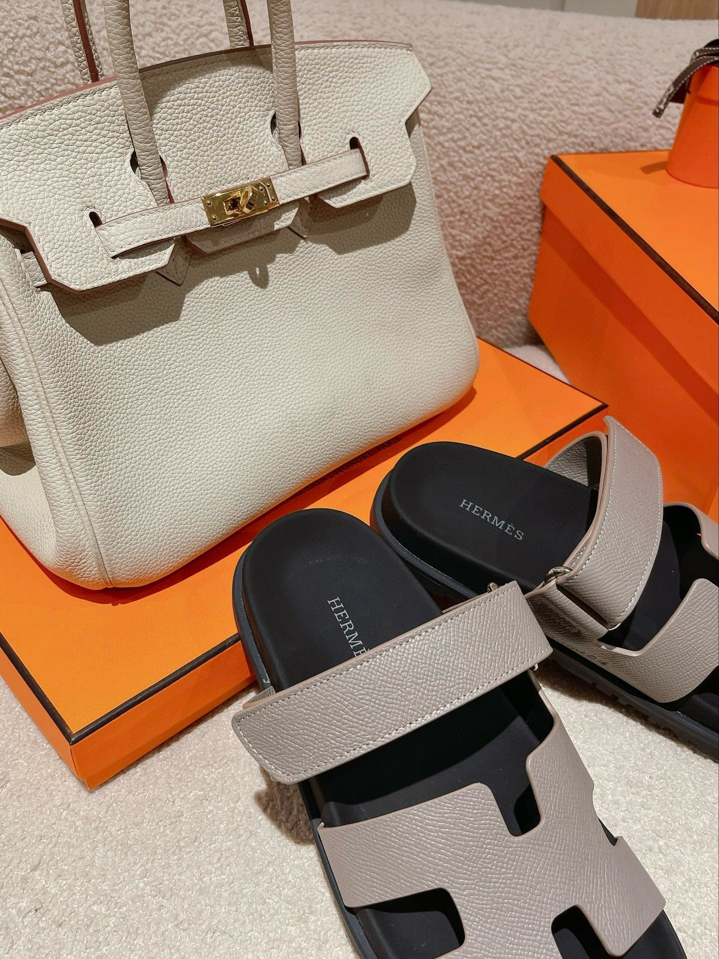 UA H**me5 Chypre sandal