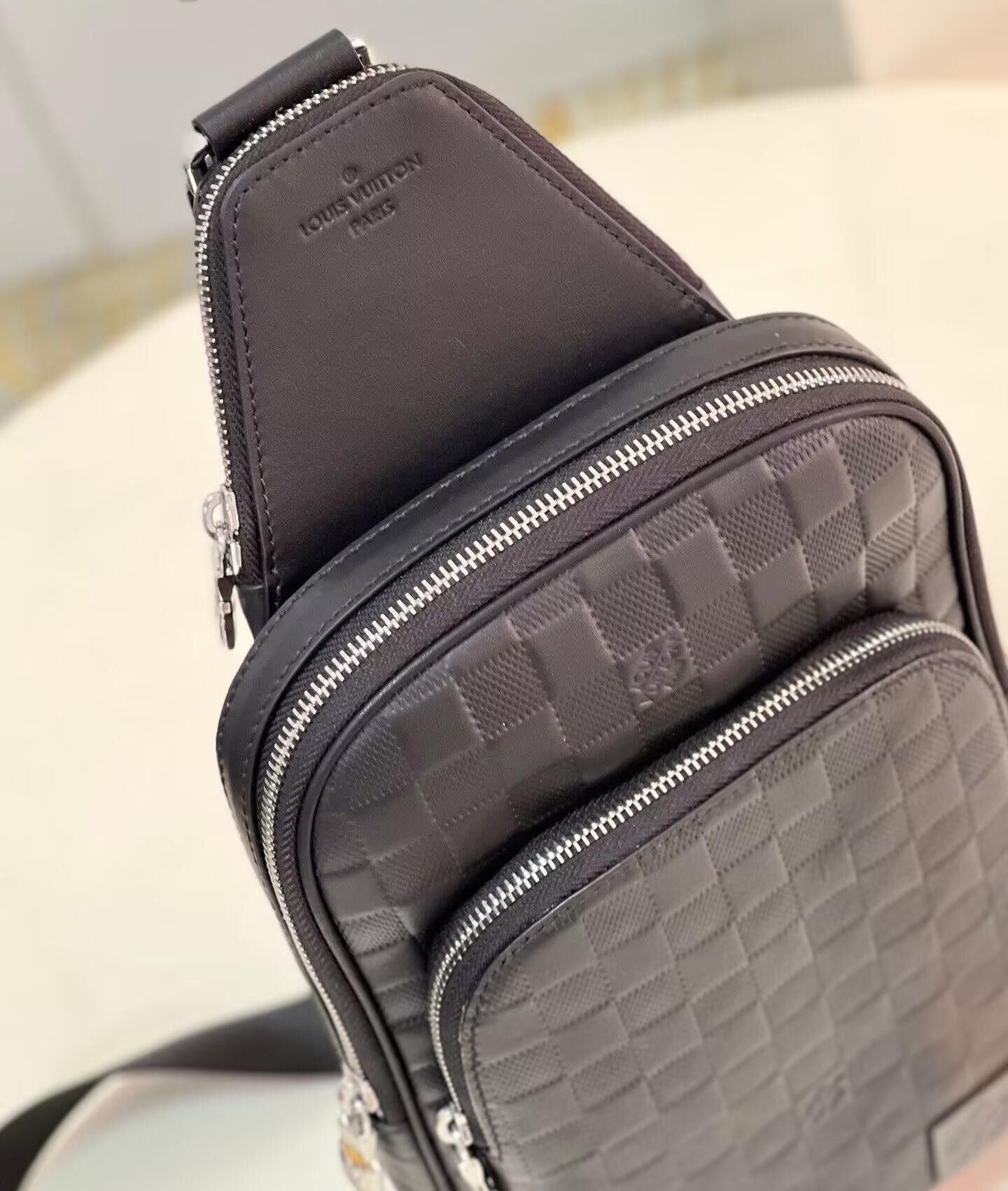 LV Avenue Slingbag N45303 20x31x7cm