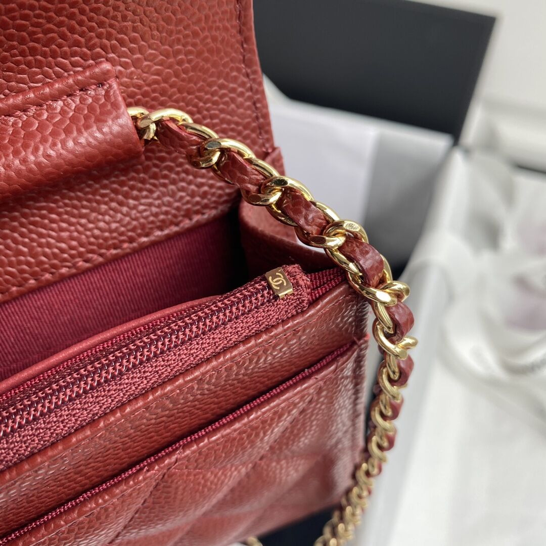 Ch**el WOC CLASSIC WALLET ON CHAIN RED 4.8 × 7.5 × 1.4 in