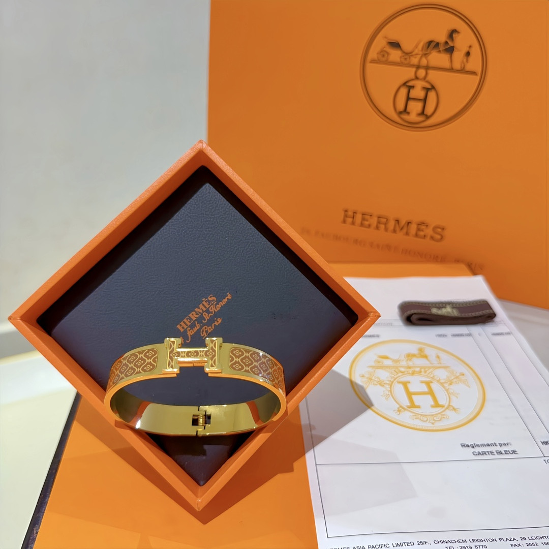 H**me5 enamel bracelet