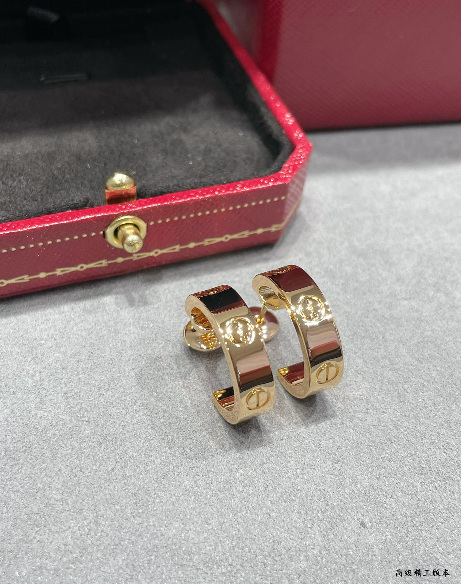 Ca*t1er Wide glossy LOVE Earrings