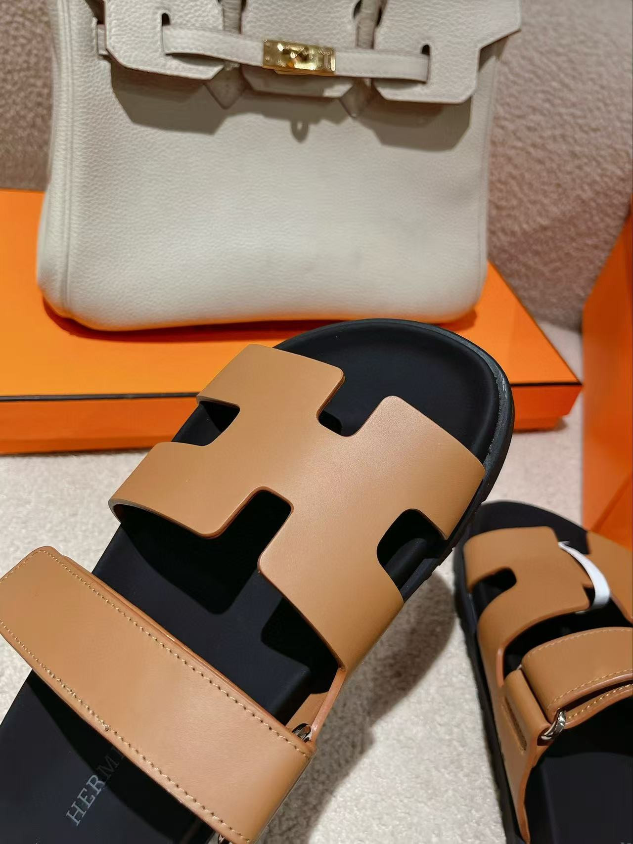 UA H**me5 Chypre Sandal
