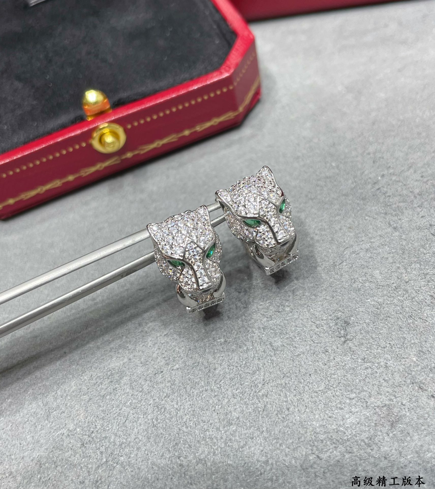 Ca*t1er Leopard head Earrings