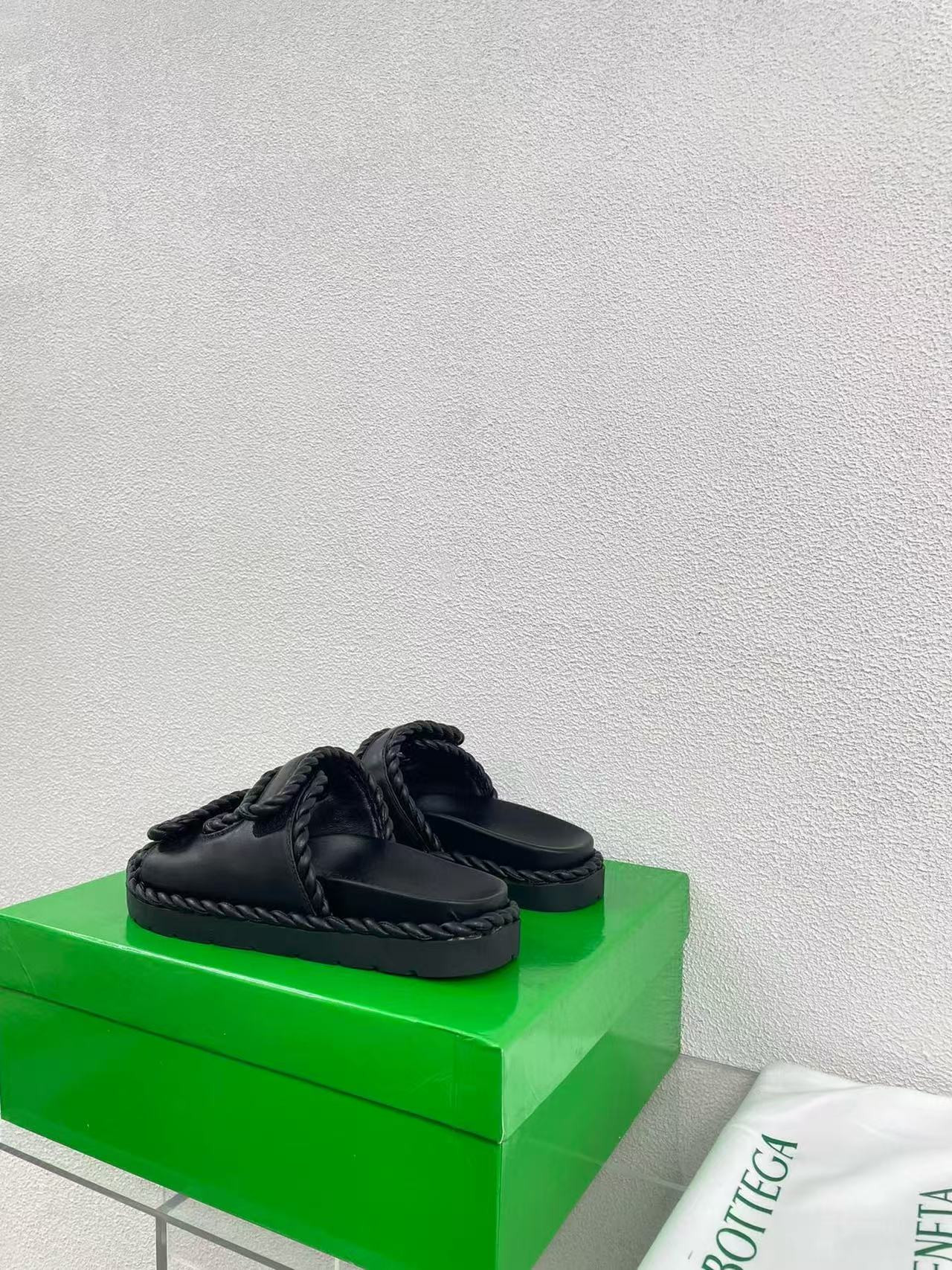 UA B0tt*ga Ven*ta Slide