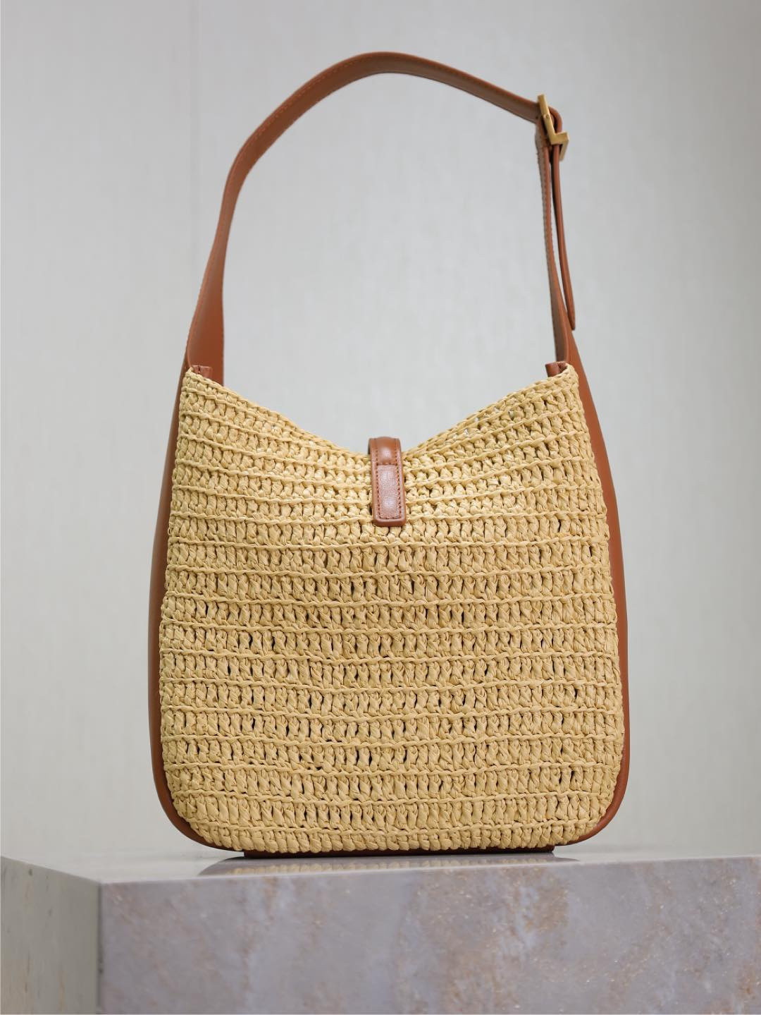 Y51 LE 5 À 7 S*pple Small in Raffia and leather 22 X 22 X 7-9 CM