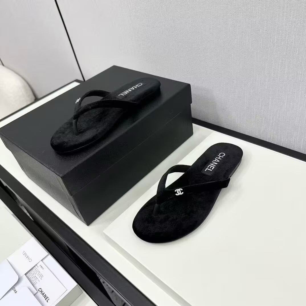 UA Ch**el Slides