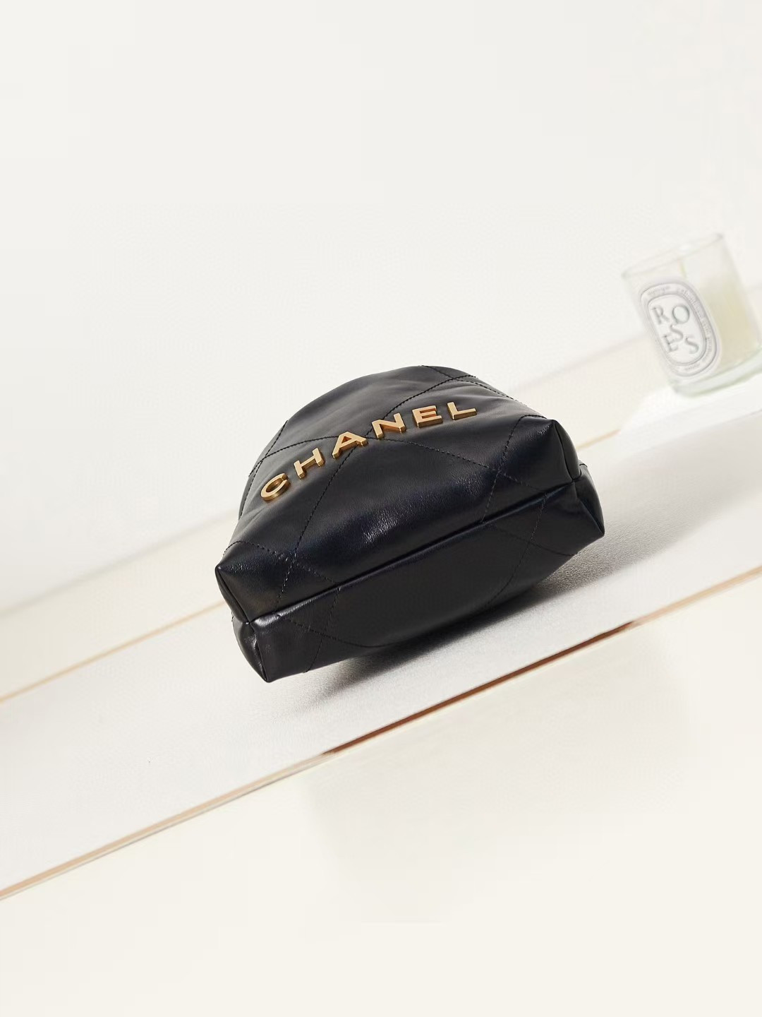 Ch**el 22 MINI HANDBAG Shiny Calfskin black 20 × 19 × 6 cm