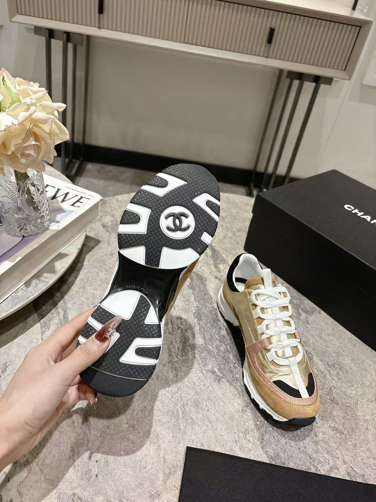 UA Ch**el SNEAKERS