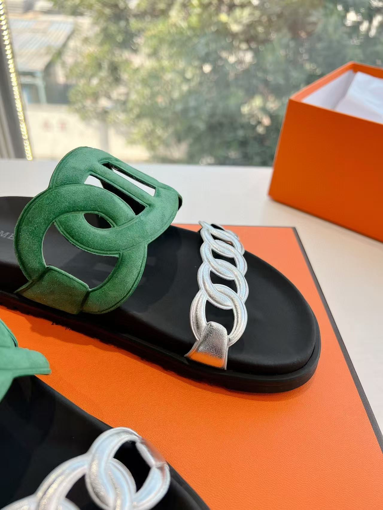 UA H**me5 Extra sandal