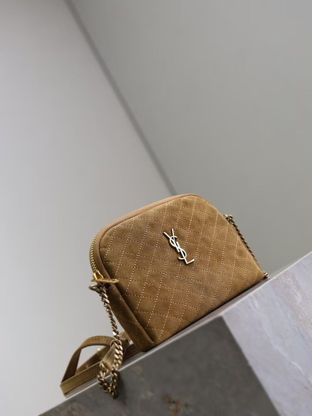 Y51 Gaby ZIPPED POUCH IN SUEDE 18x13x3.5cm