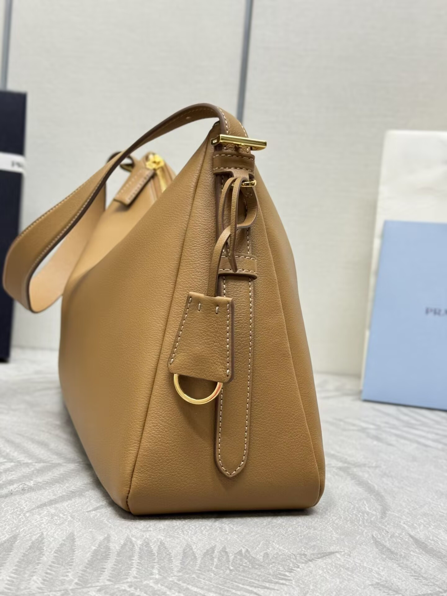 Pra*a Aimée large leather shoulder bag 39x23x12cm