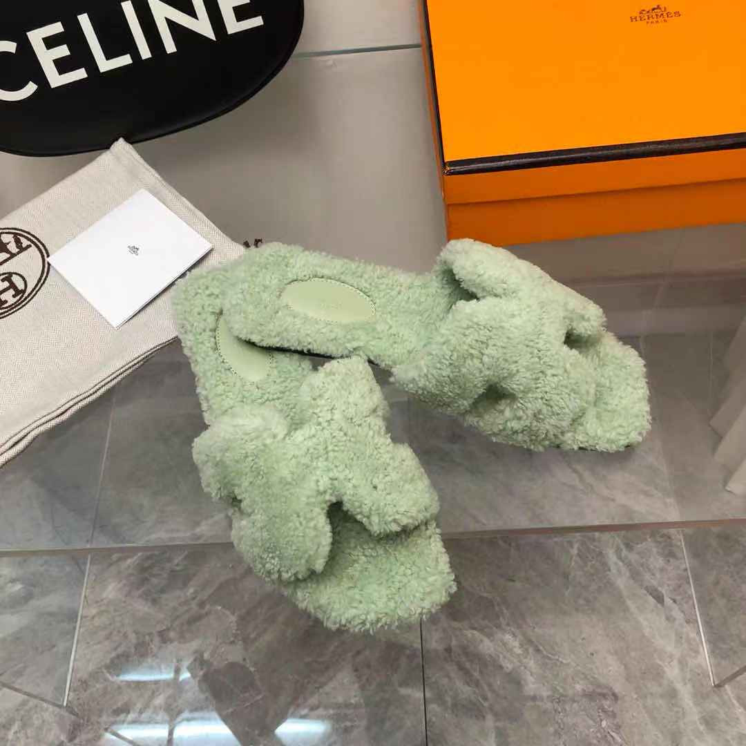 UA H**me5 Oran sandal