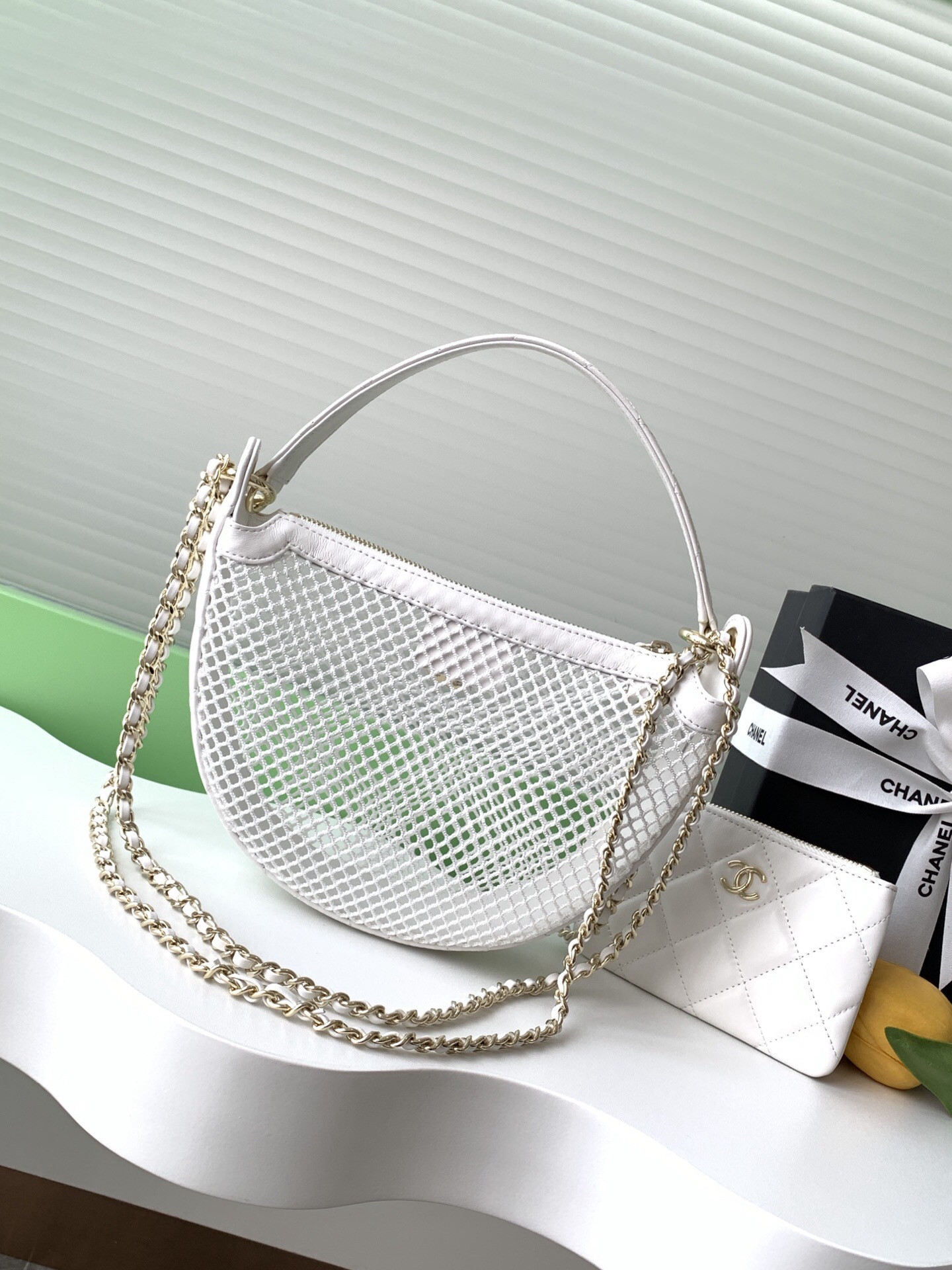 Ch**el Clutch With Chain Mesh Shiny Lambskin Gold Tone AP4573 15x22x6cm