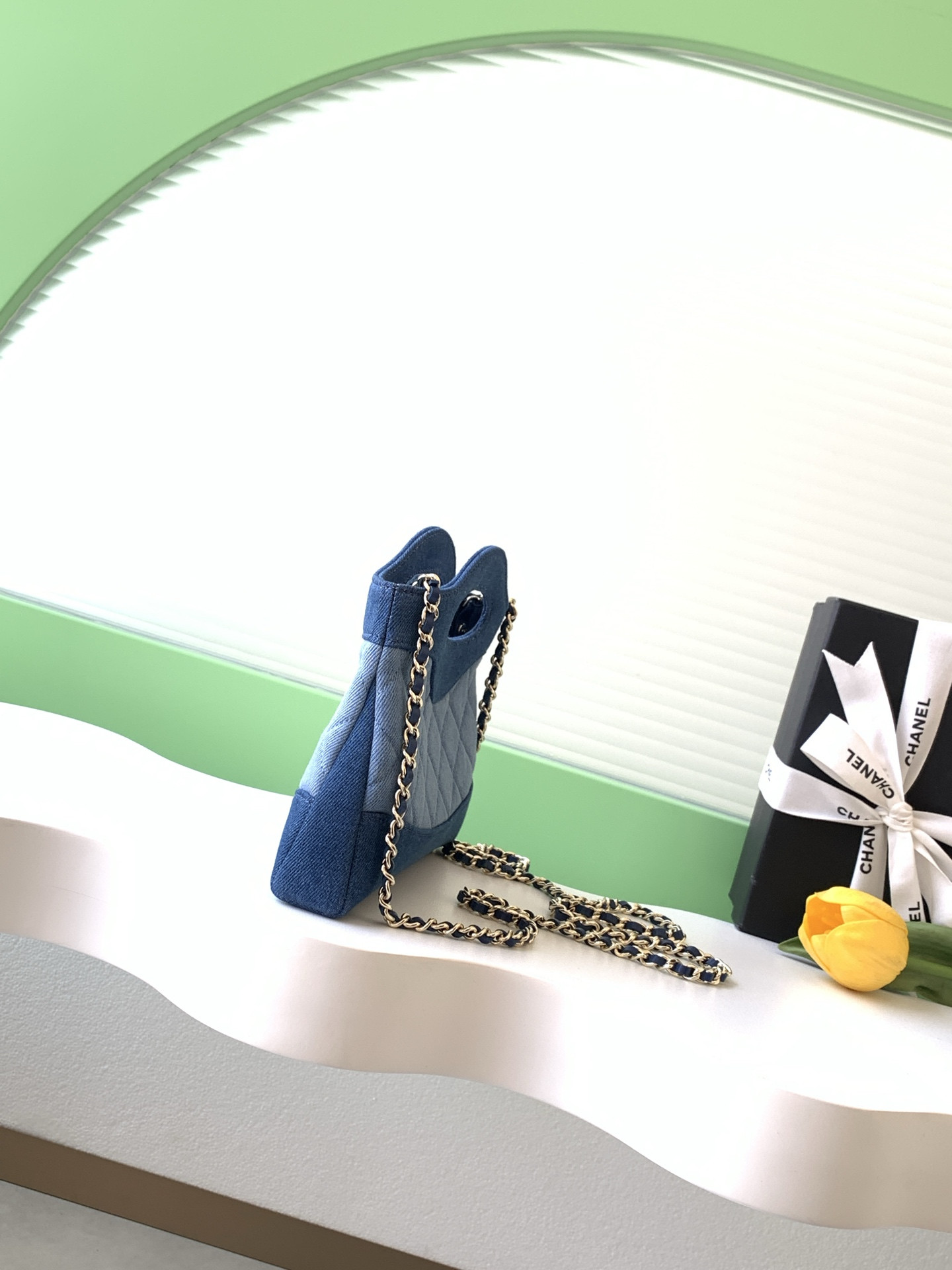 Ch**el clutch with chain ap3656 17x20.5x3.5cm