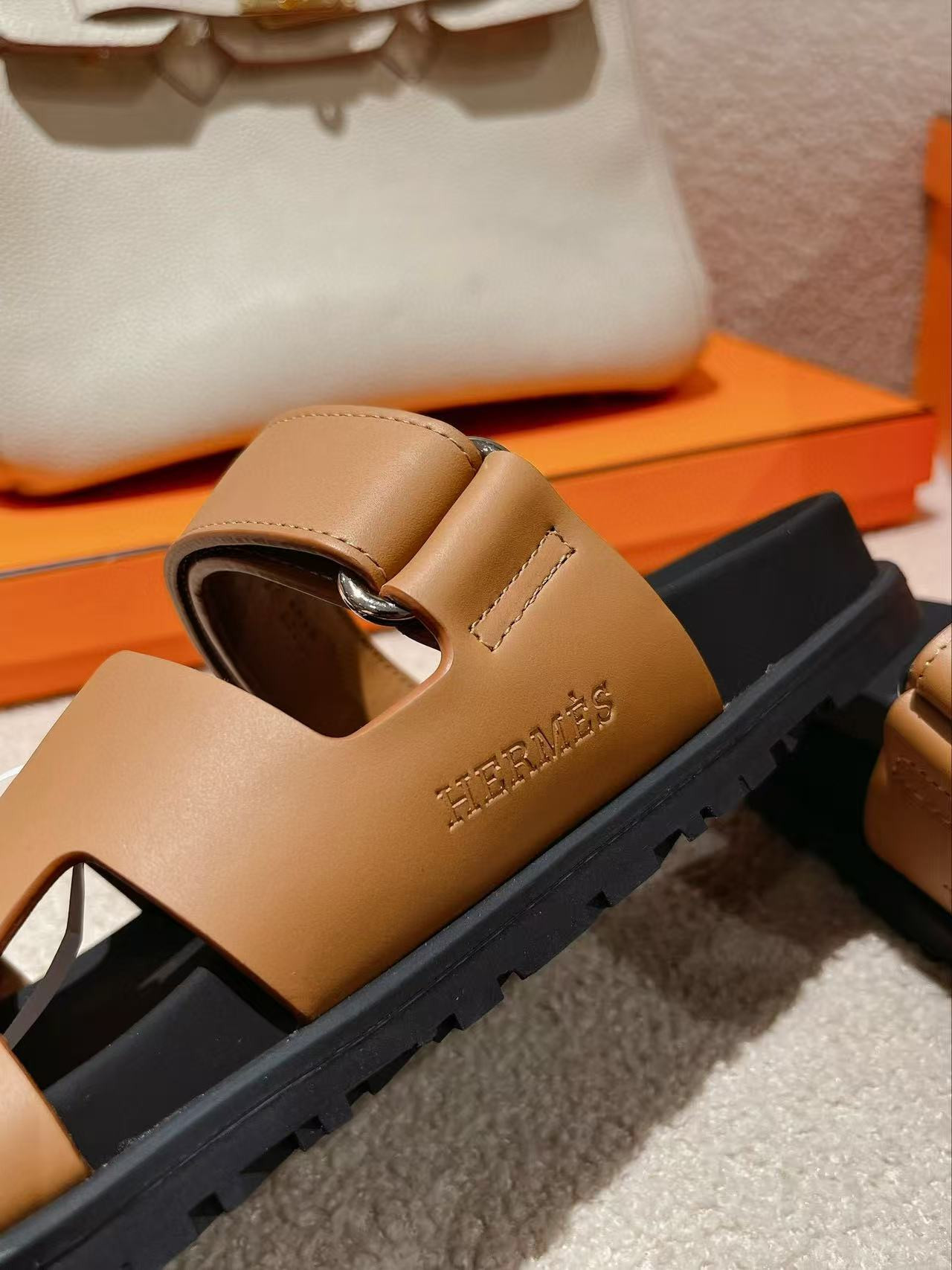 UA H**me5 Chypre Sandal