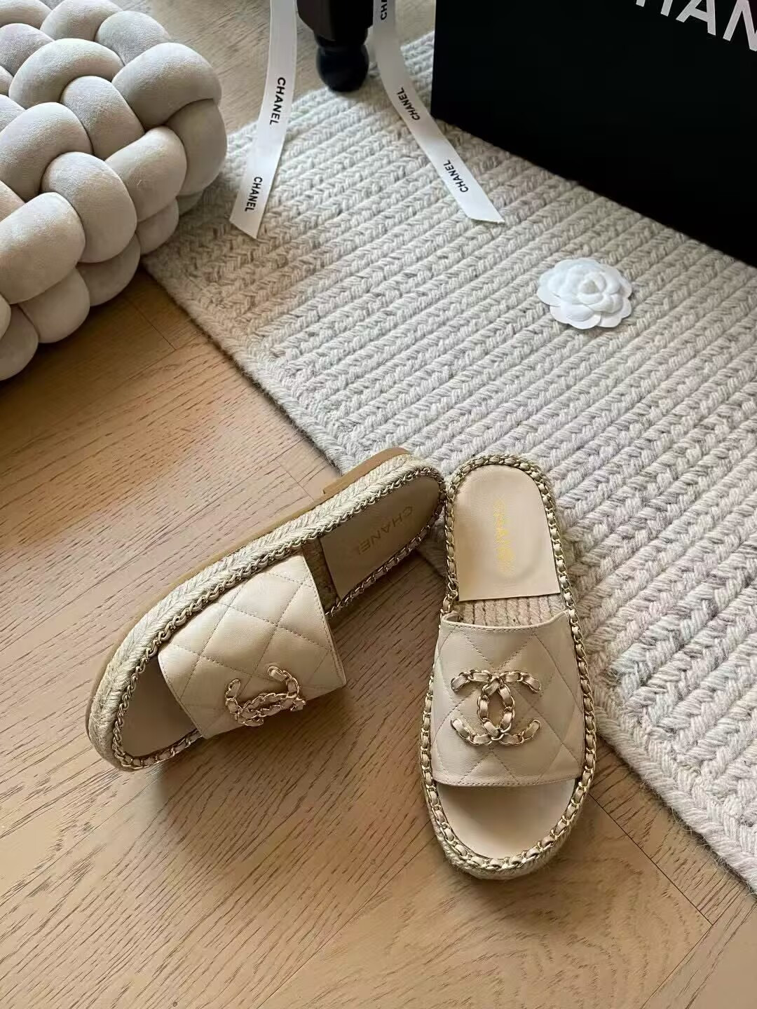 UA Ch**el Slides