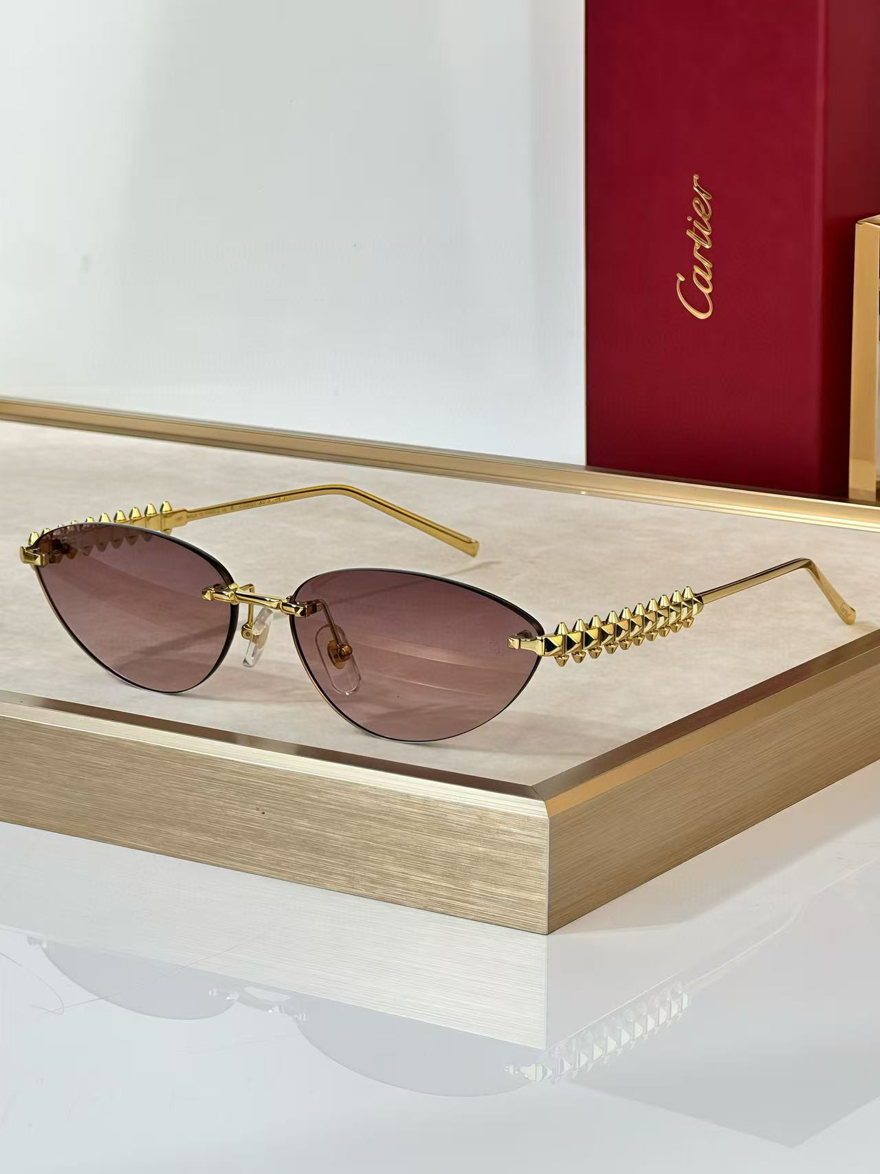 Ca*t1er glasses