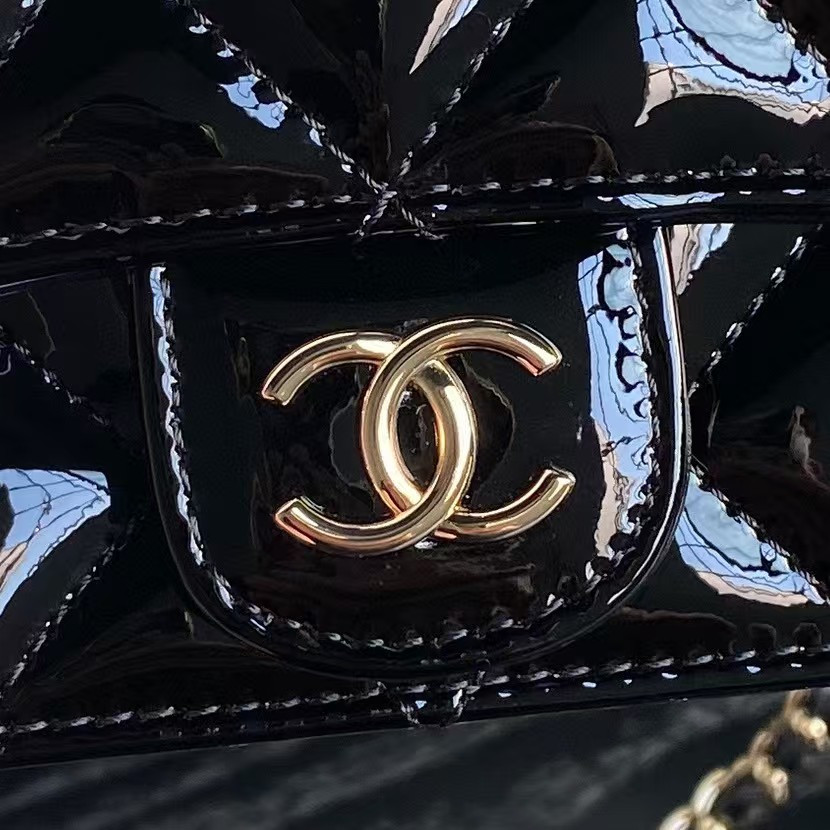 Ch**el Mini Classic Handbag With Top Handle 20x12x6cm