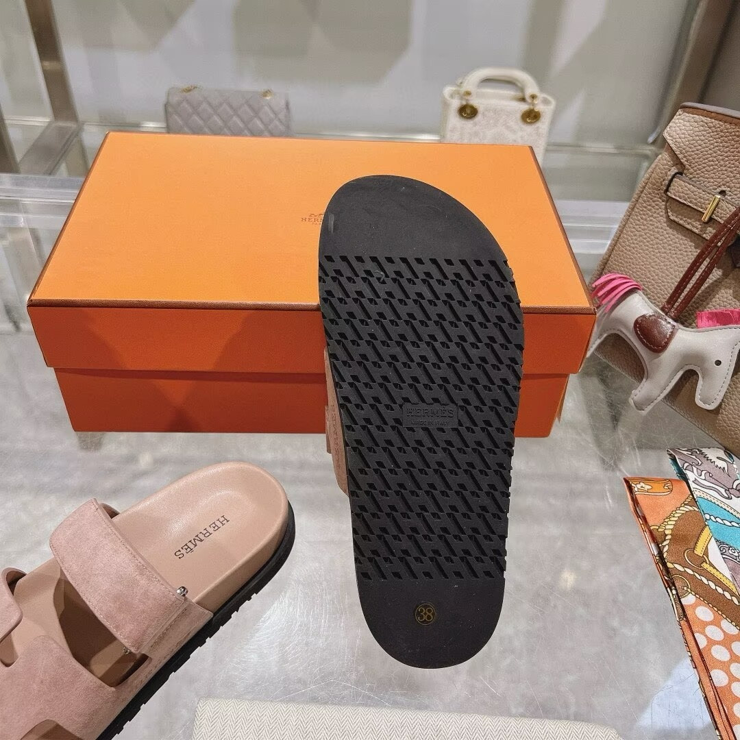 UA H**me5 Chypre Sandal