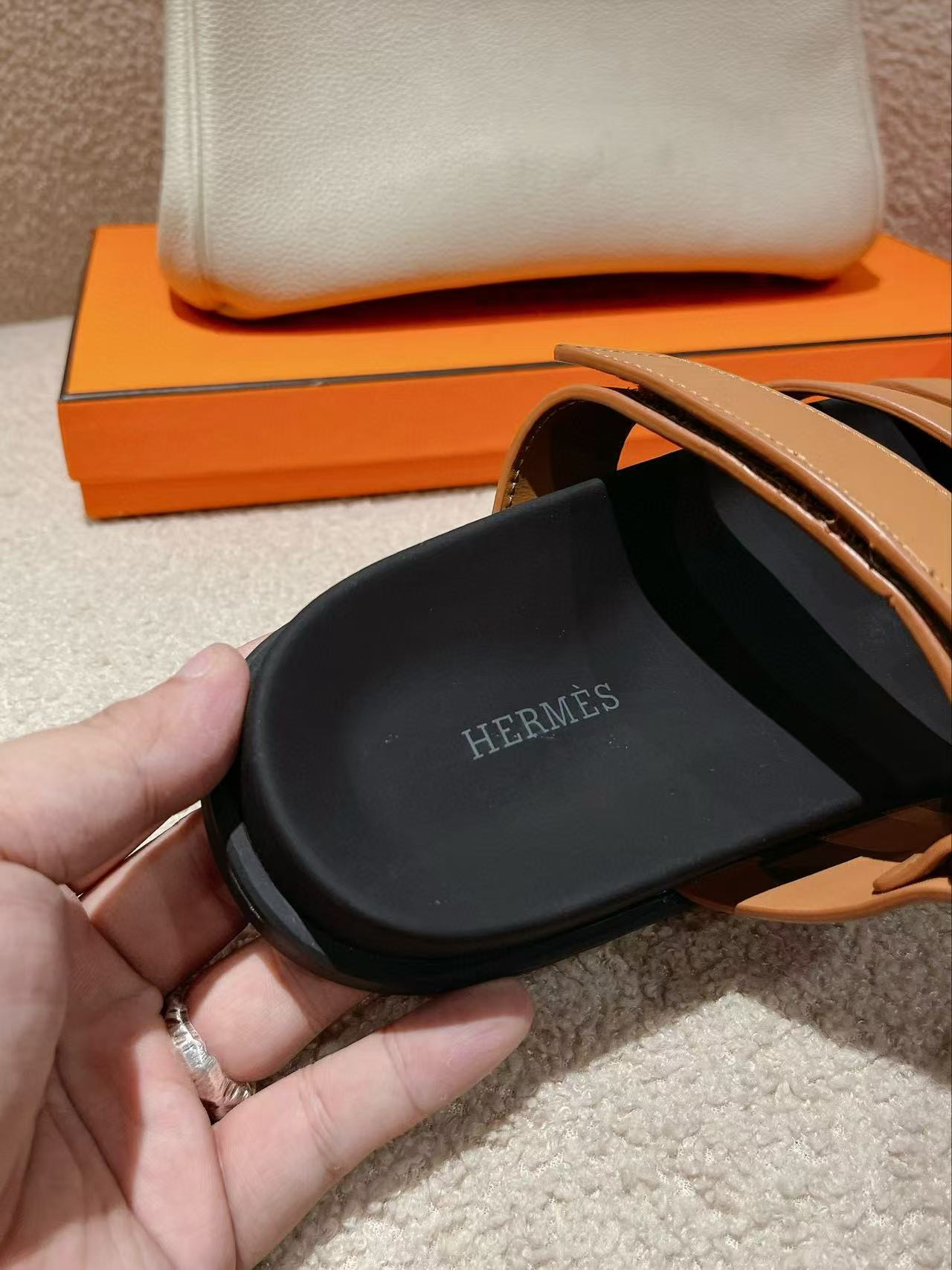 UA H**me5 Chypre Sandal