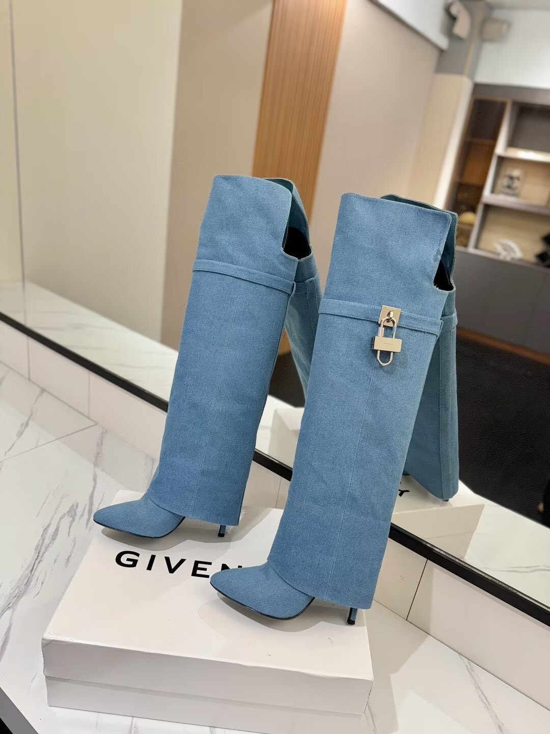 ua G1uenchy shark lock boots