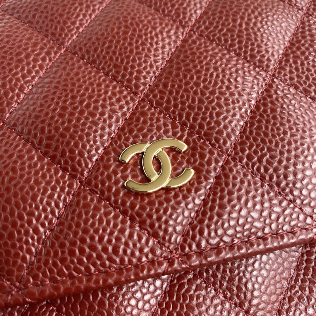 Ch**el WOC CLASSIC WALLET ON CHAIN RED 4.8 × 7.5 × 1.4 in