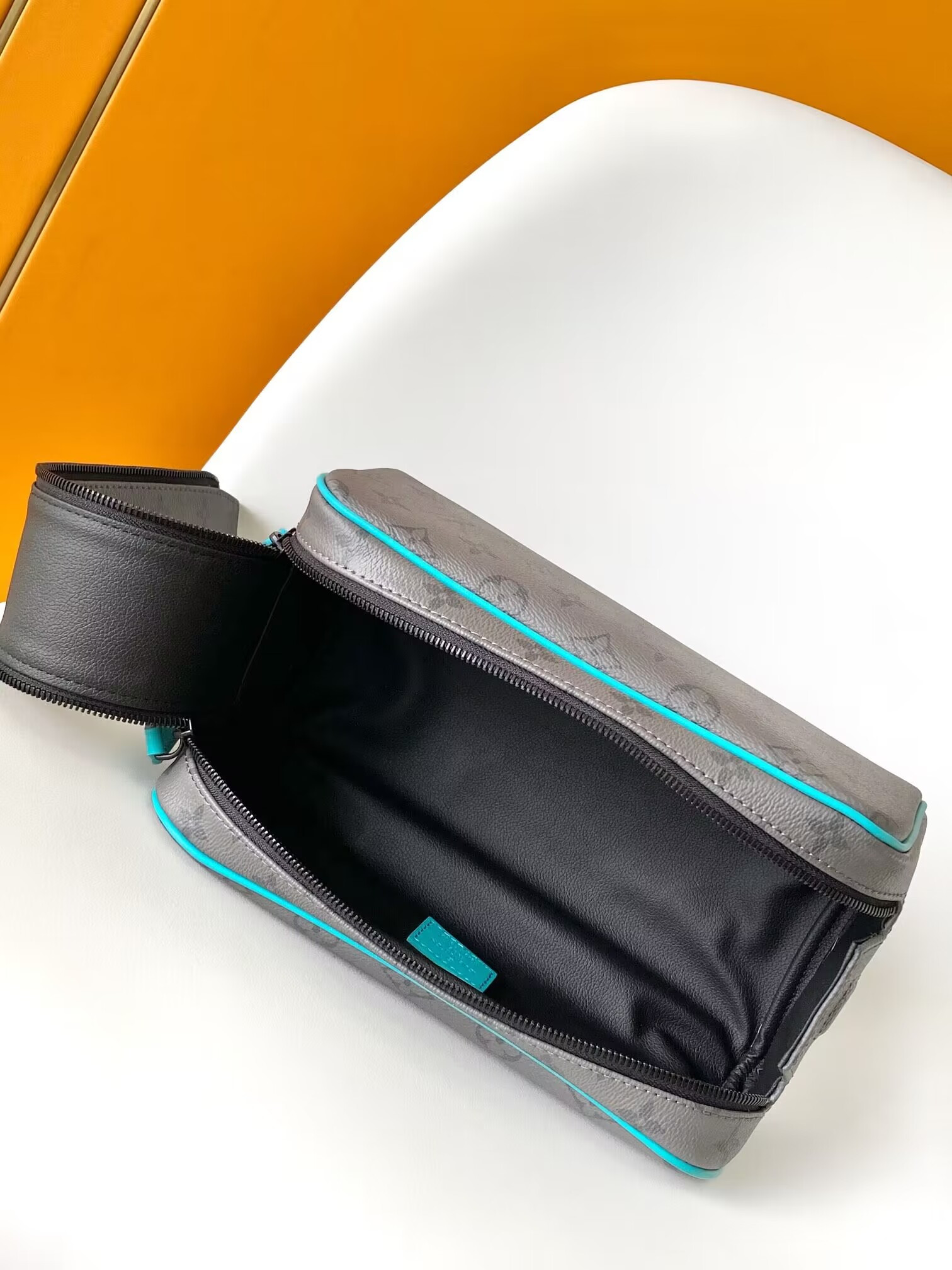 LV Dopp Kit Toiletry Bag M11482 28 x 15 x 16.5cm
