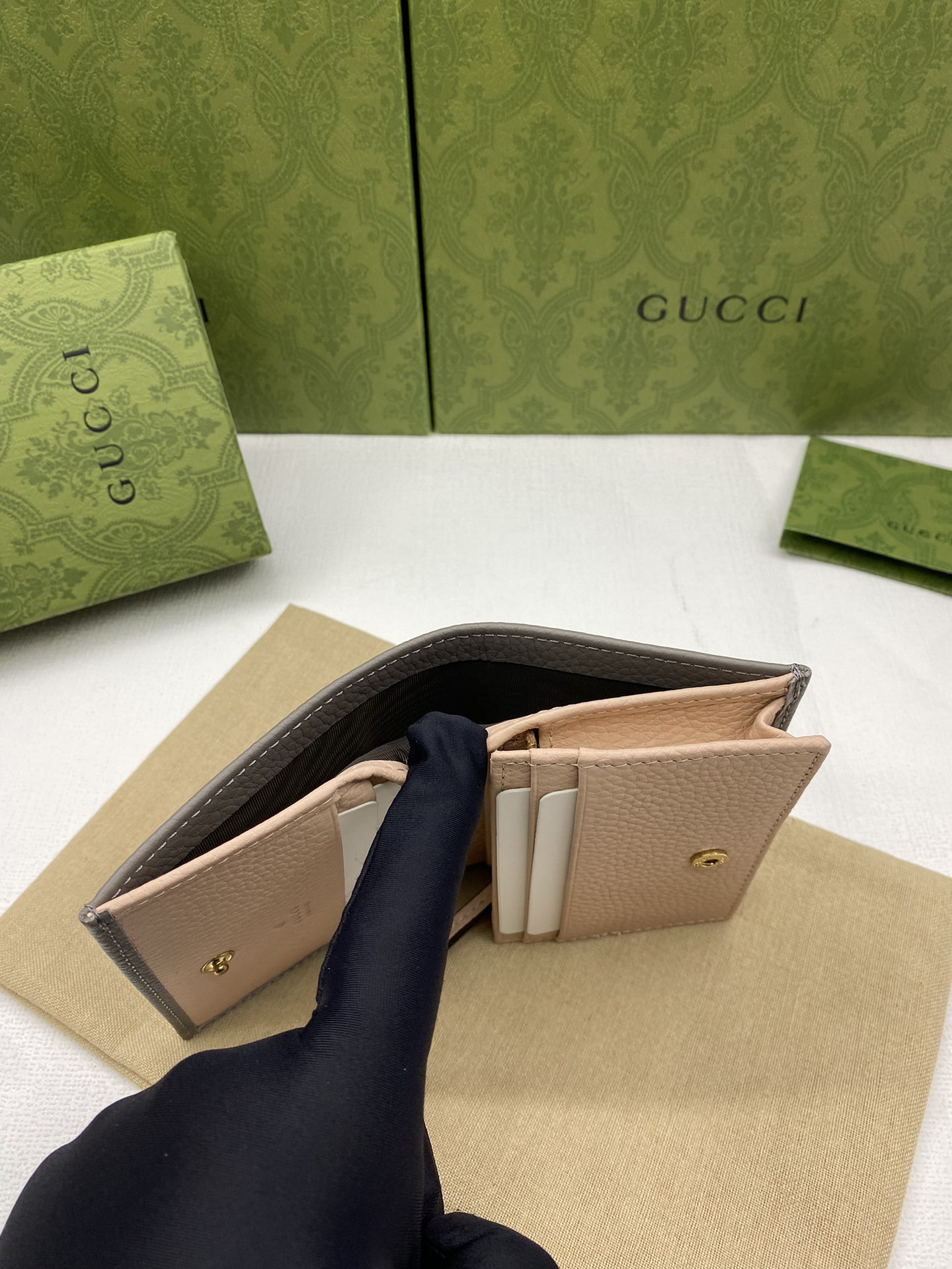 Gvc*1 HUHU card wallet 11x8.5x3cm