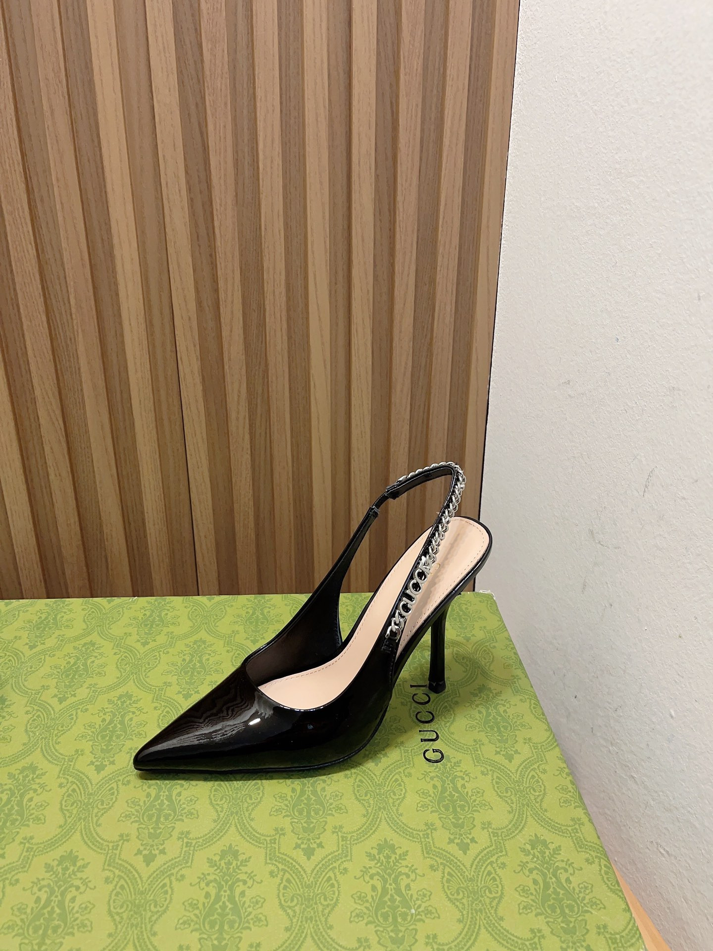 Gvc*1 SIGNORIA SLINGBACK PUMP High