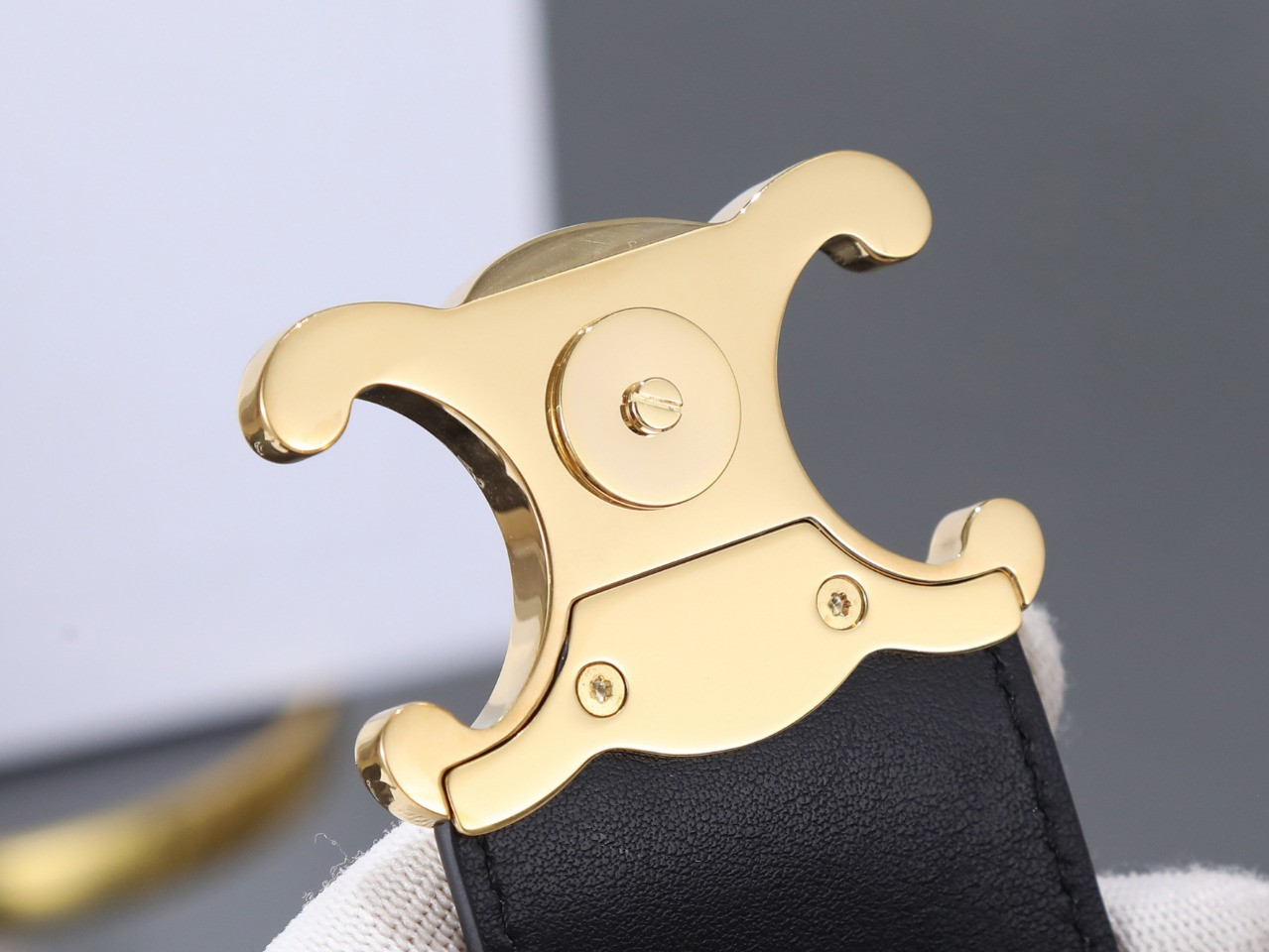 Ce1i*e L0vise 23.5x24x16cm